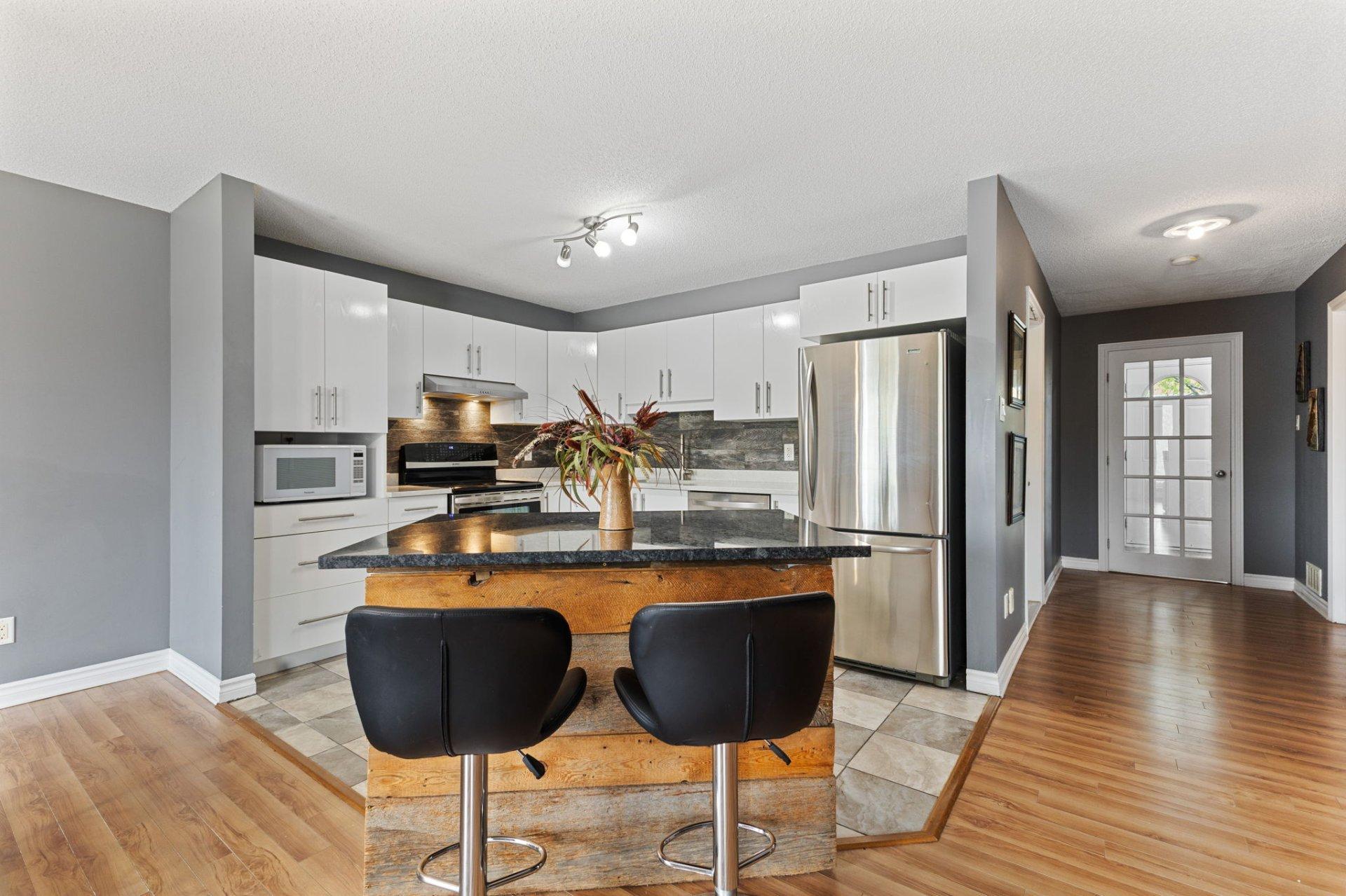 









570


Av. des Tilleuls

,
Gatineau (Aylmer),




QC
J9J2N6

