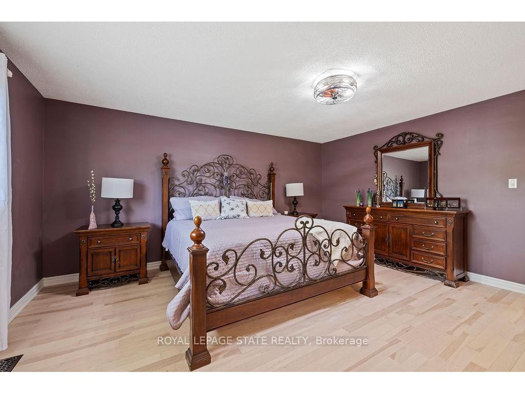 









16


Linington

Trail,
Hamilton,




ON
L9H 7A3

