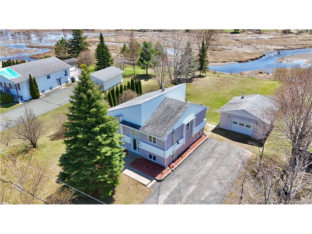 









784


St Pierre

,
Beresford,




NB
E8K 1S1

