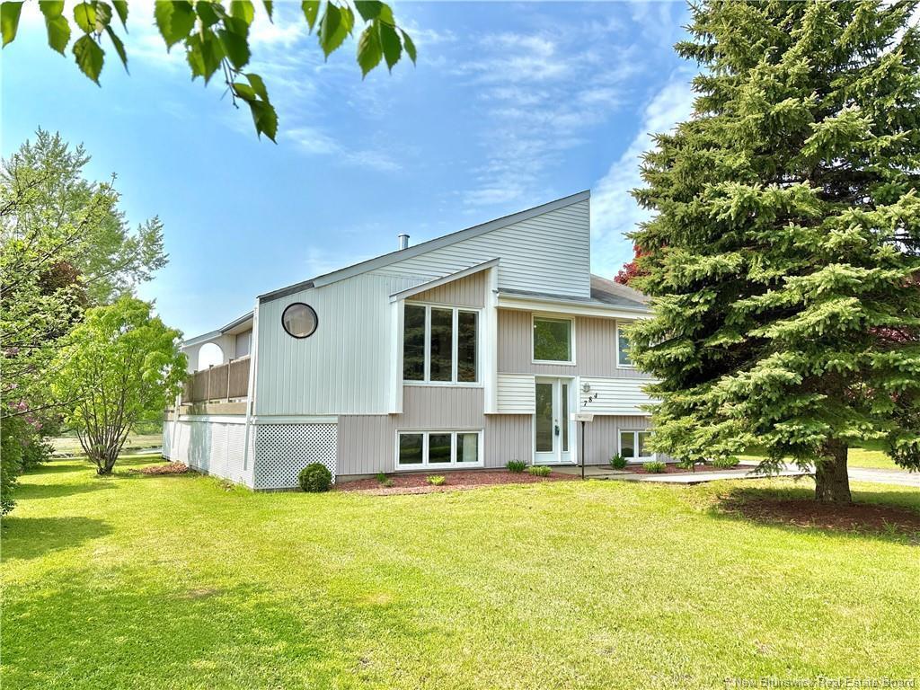 









784


St Pierre

,
Beresford,




NB
E8K 1S1

