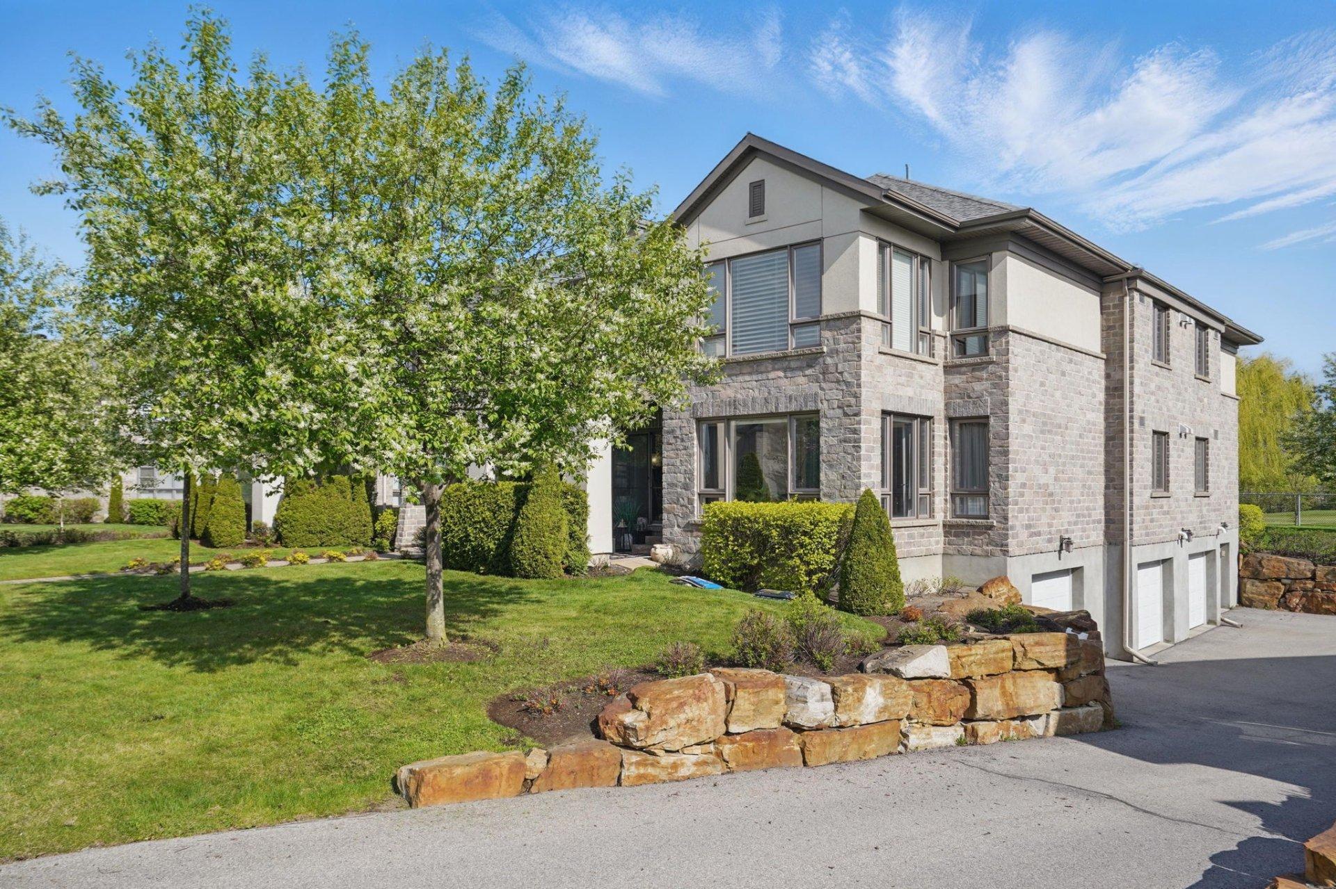 









3250


Rue Olivier-Beaulieu

, 105,
Longueuil (Le Vieux-Longueuil),




QC
J4N0G8

