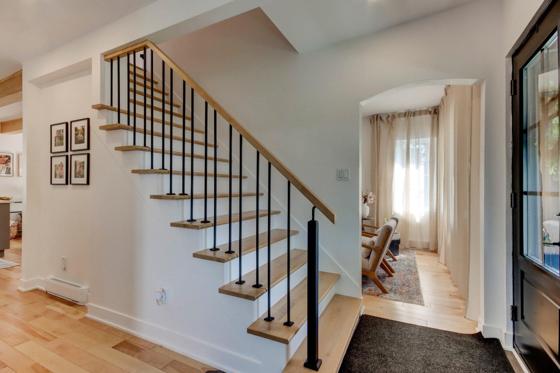 









315


Rue St-Laurent

,
Saint-Jean-sur-Richelieu,




QC
J3B1G7

