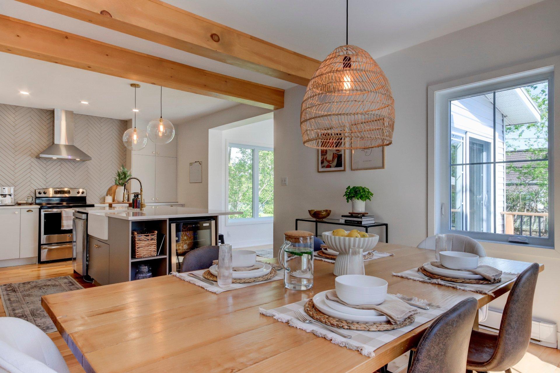 









315


Rue St-Laurent

,
Saint-Jean-sur-Richelieu,




QC
J3B1G7

