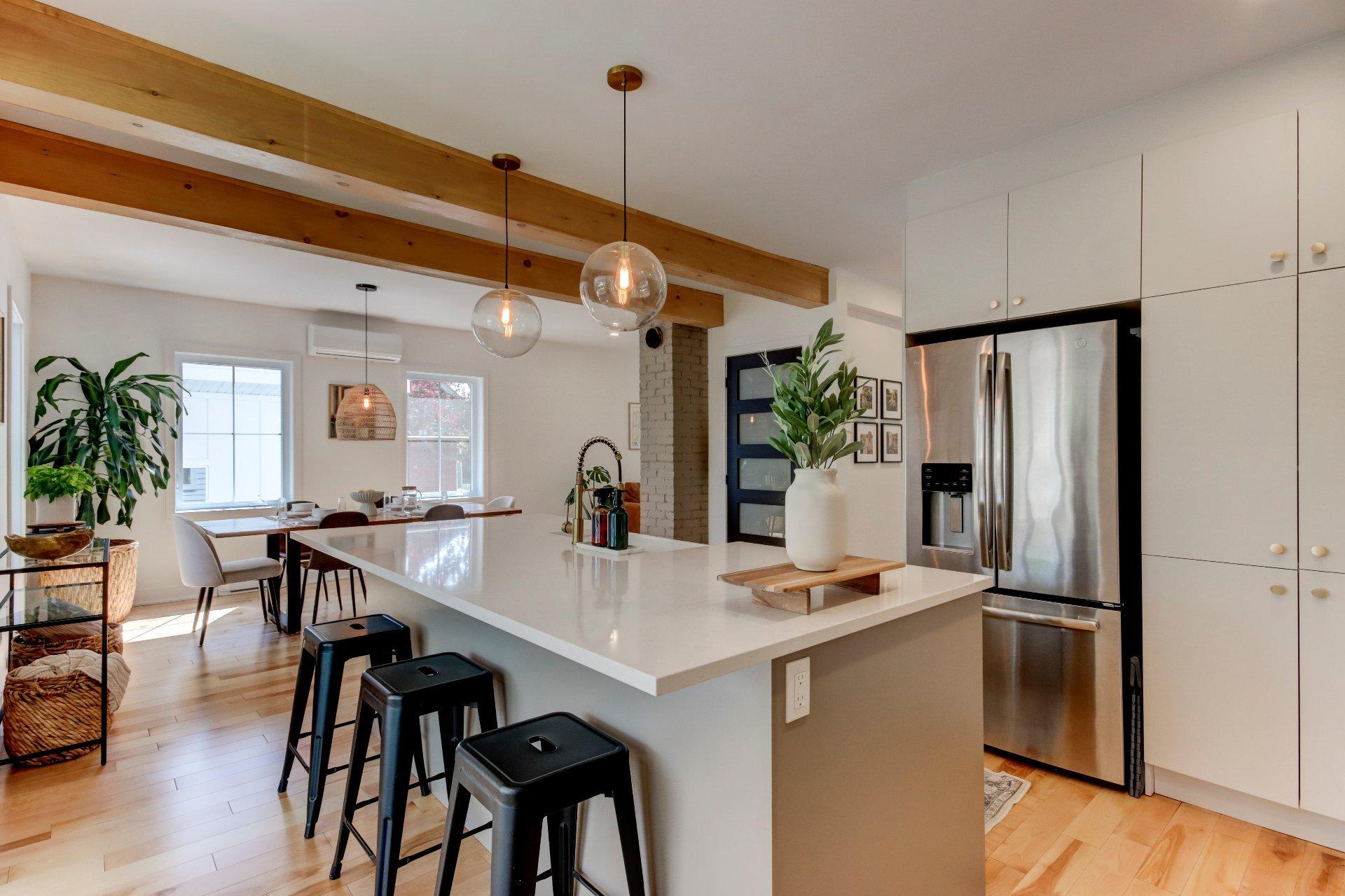 









315


Rue St-Laurent

,
Saint-Jean-sur-Richelieu,




QC
J3B1G7

