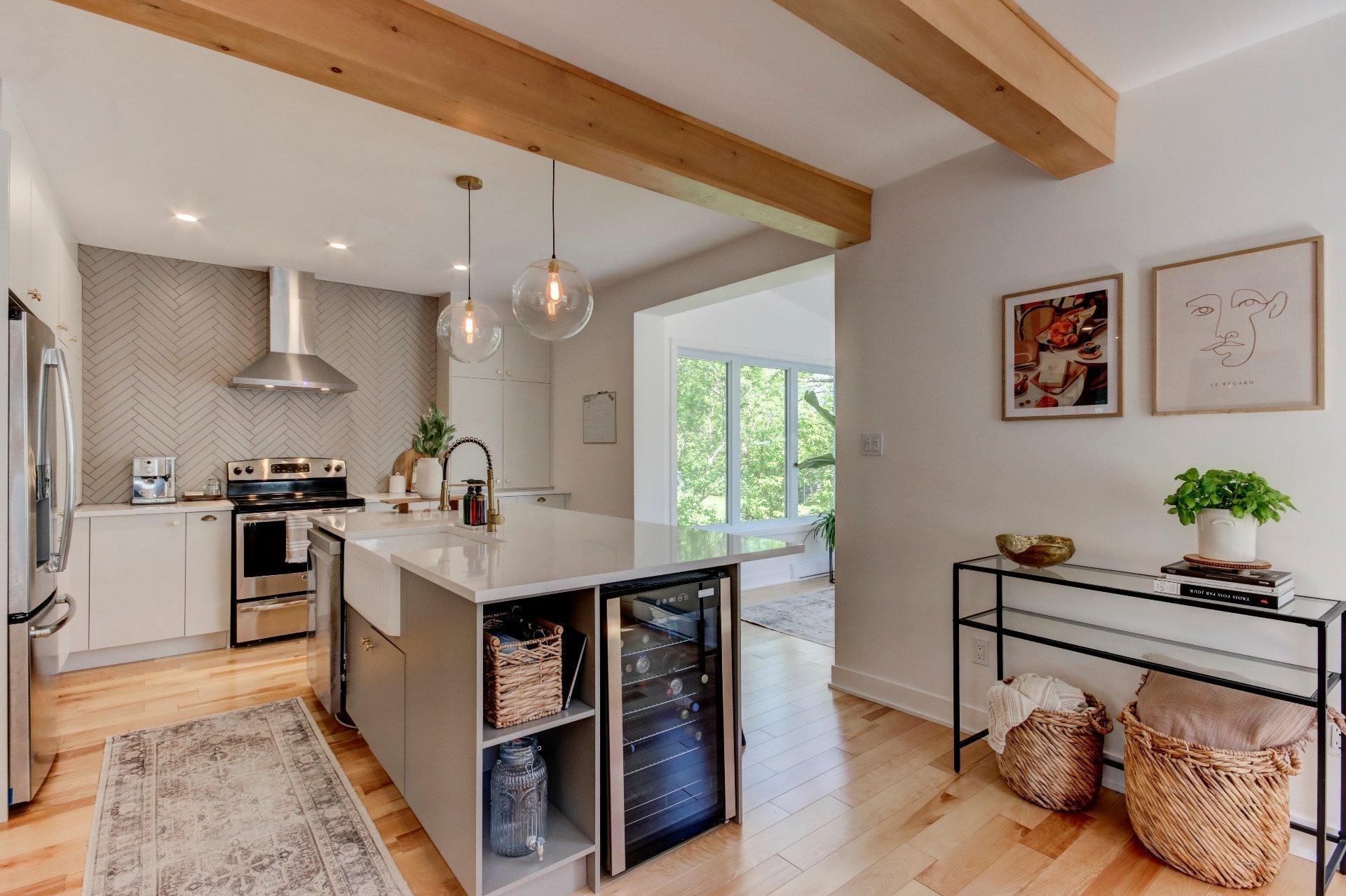 









315


Rue St-Laurent

,
Saint-Jean-sur-Richelieu,




QC
J3B1G7

