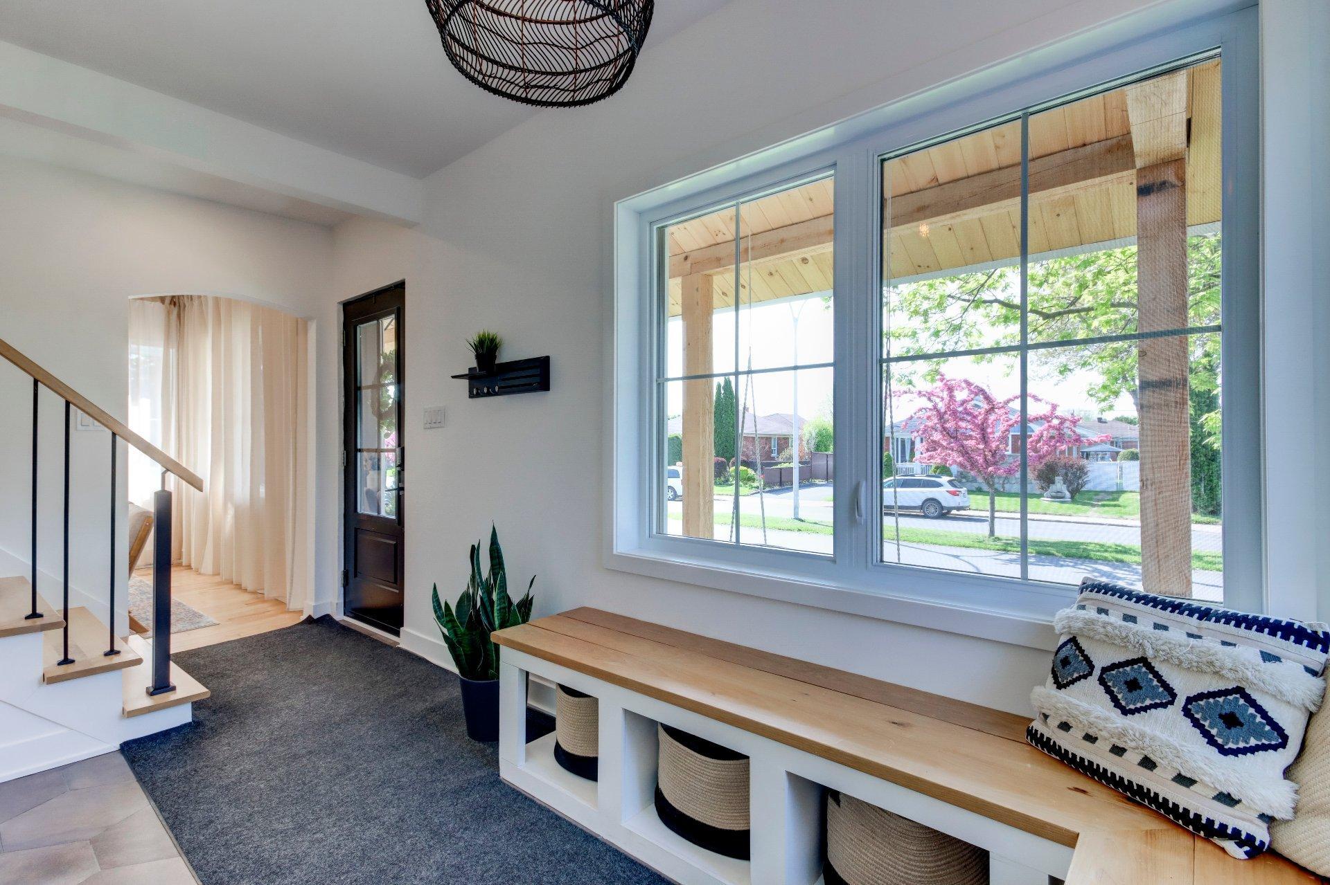 









315


Rue St-Laurent

,
Saint-Jean-sur-Richelieu,




QC
J3B1G7

