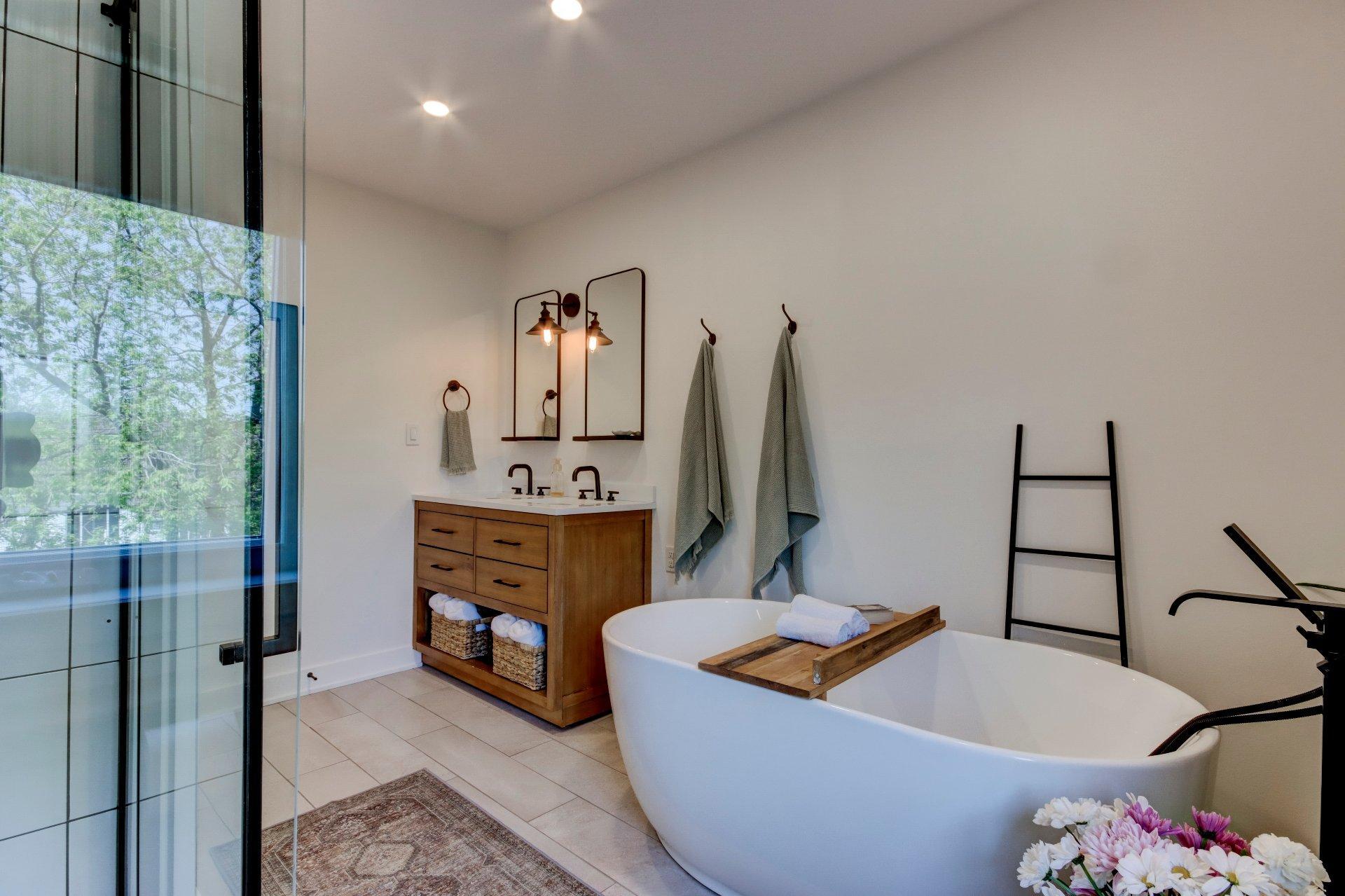 









315


Rue St-Laurent

,
Saint-Jean-sur-Richelieu,




QC
J3B1G7


