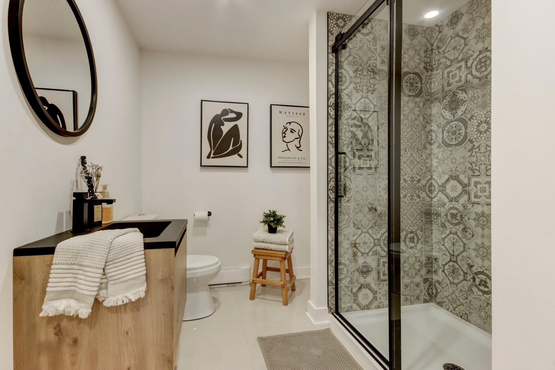 









315


Rue St-Laurent

,
Saint-Jean-sur-Richelieu,




QC
J3B1G7

