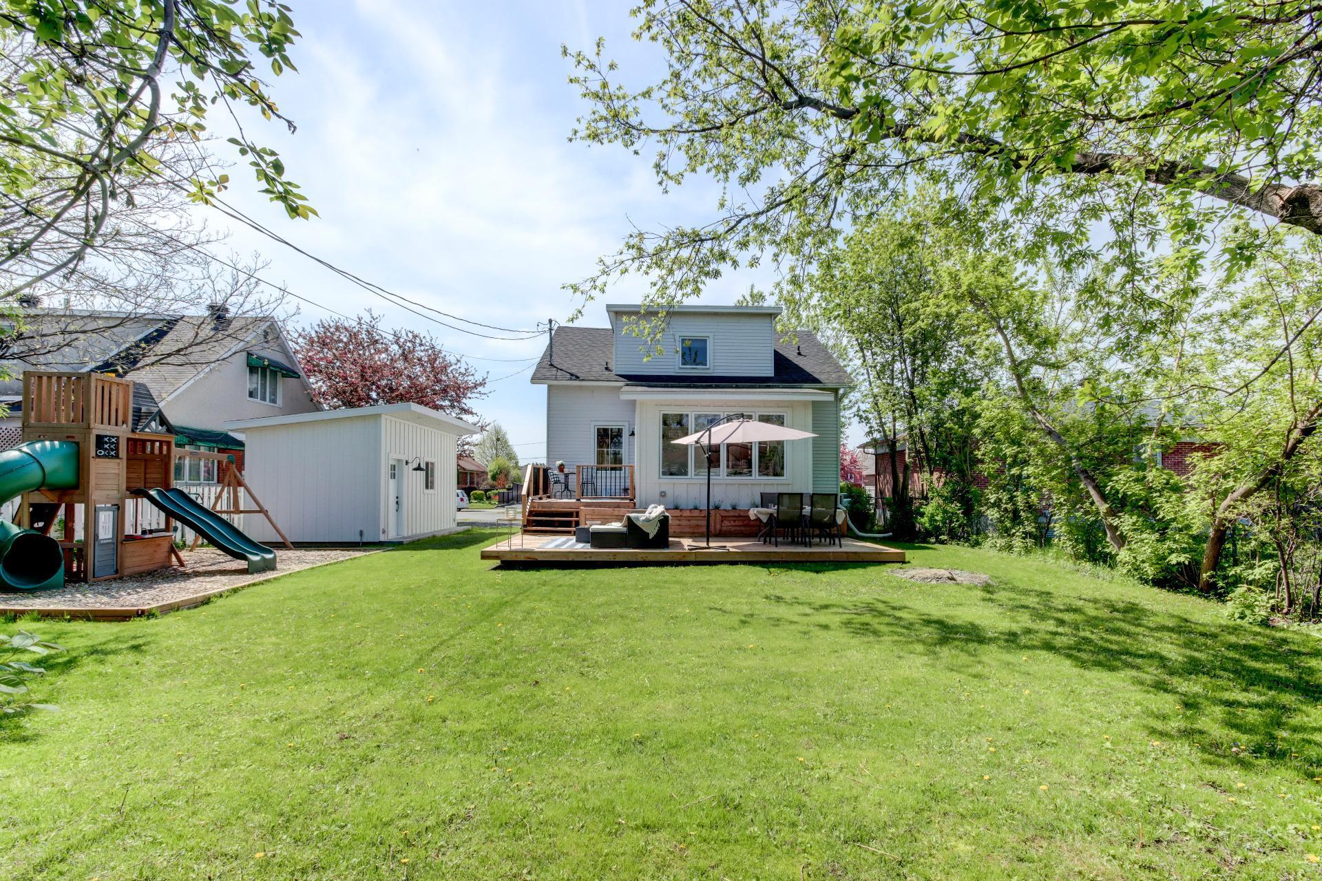 









315


Rue St-Laurent

,
Saint-Jean-sur-Richelieu,




QC
J3B1G7

