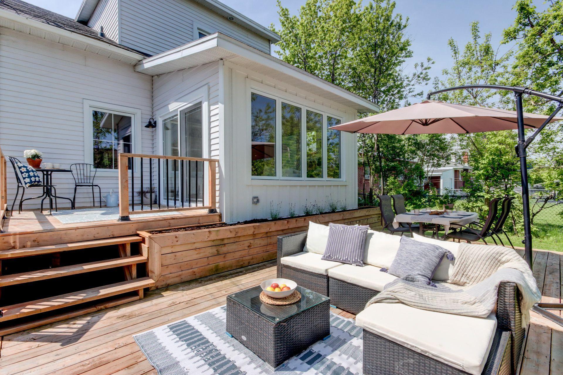 









315


Rue St-Laurent

,
Saint-Jean-sur-Richelieu,




QC
J3B1G7

