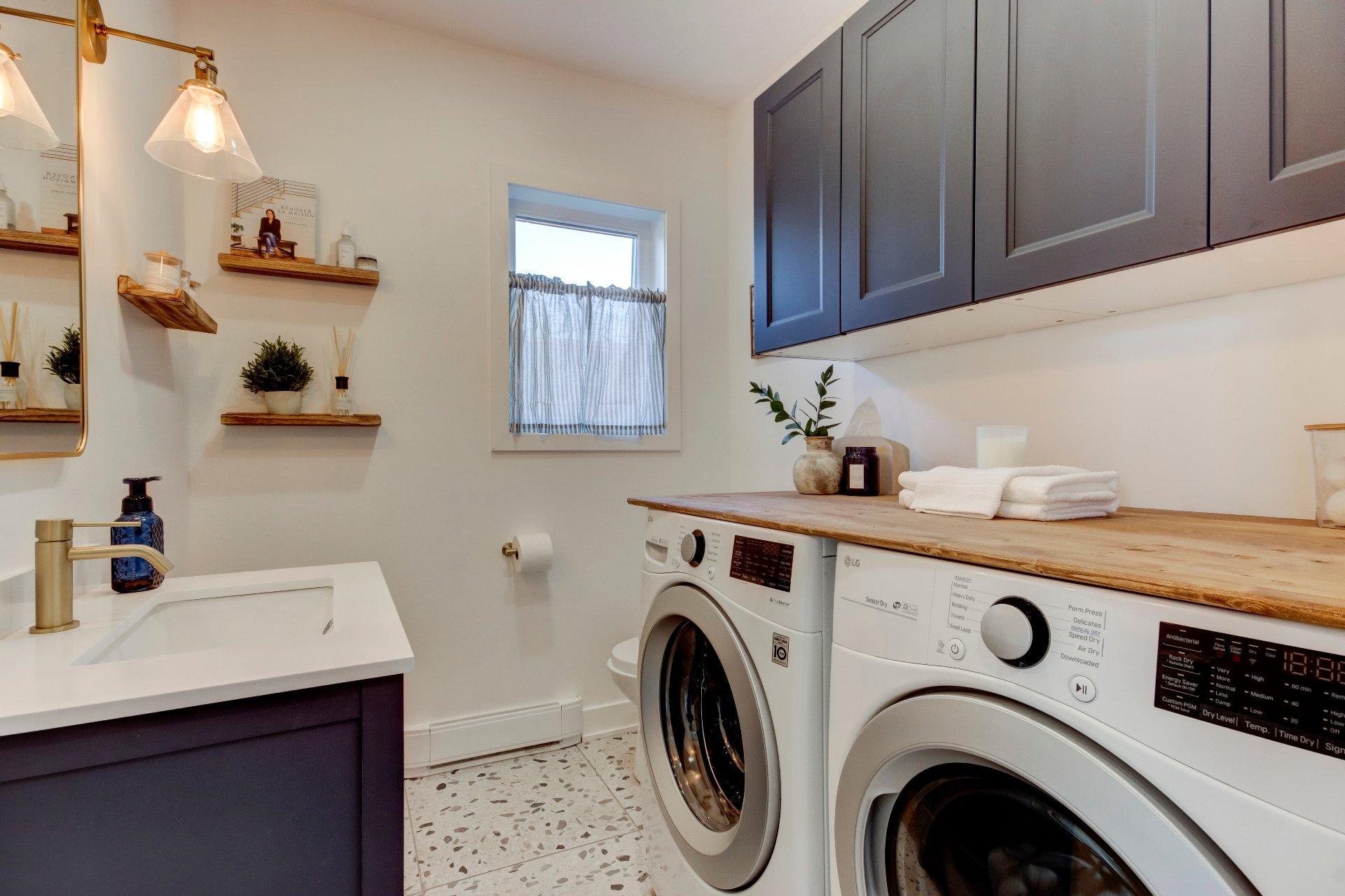 









315


Rue St-Laurent

,
Saint-Jean-sur-Richelieu,




QC
J3B1G7

