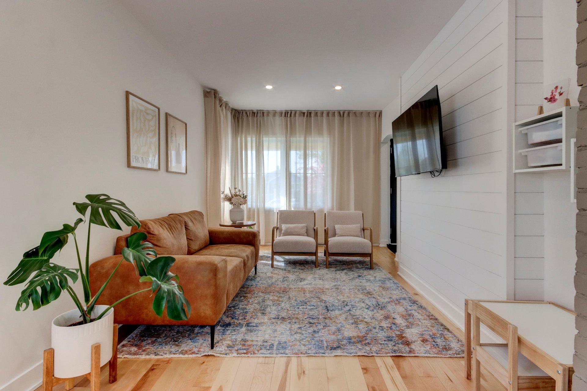 









315


Rue St-Laurent

,
Saint-Jean-sur-Richelieu,




QC
J3B1G7

