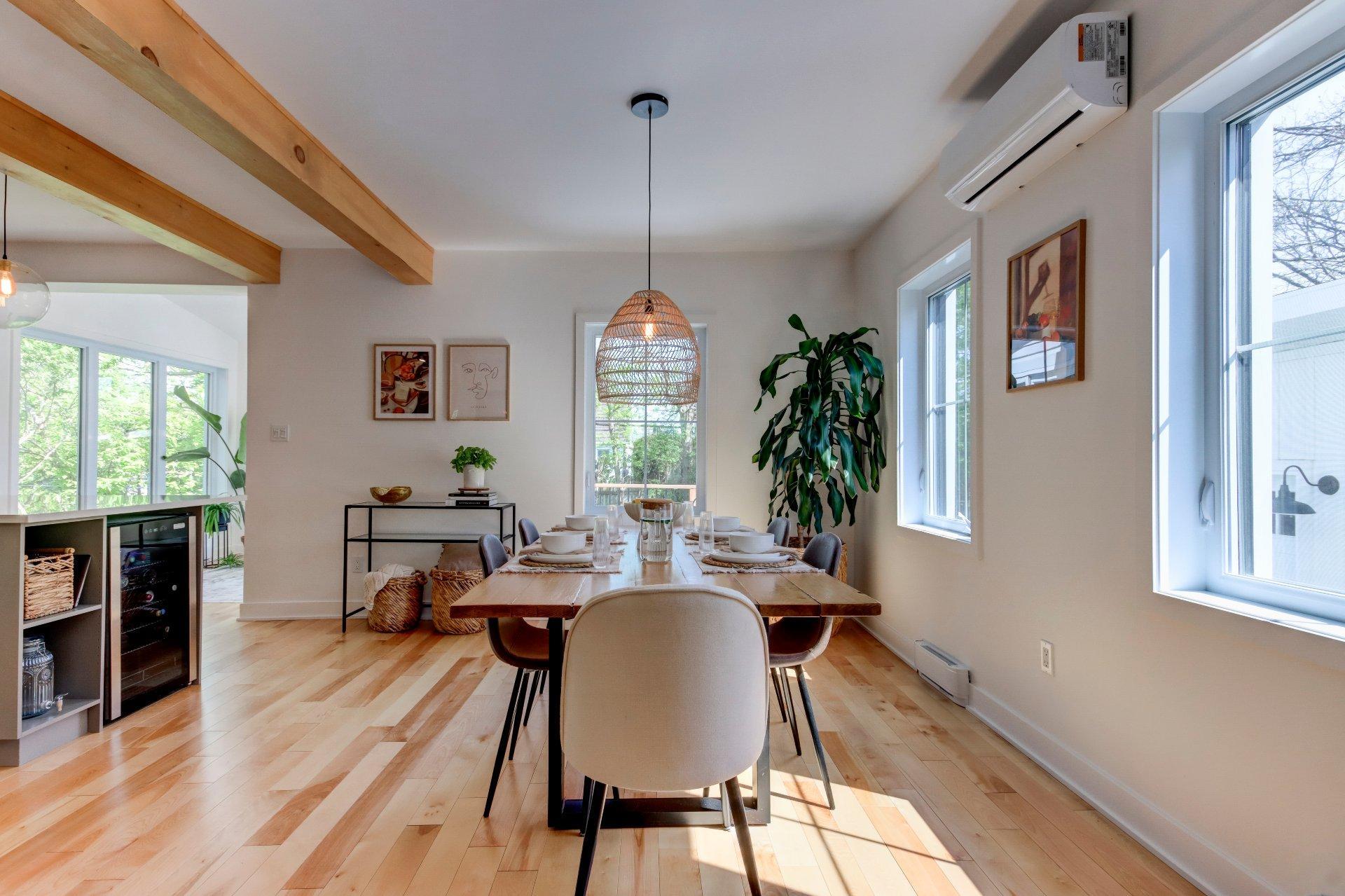









315


Rue St-Laurent

,
Saint-Jean-sur-Richelieu,




QC
J3B1G7

