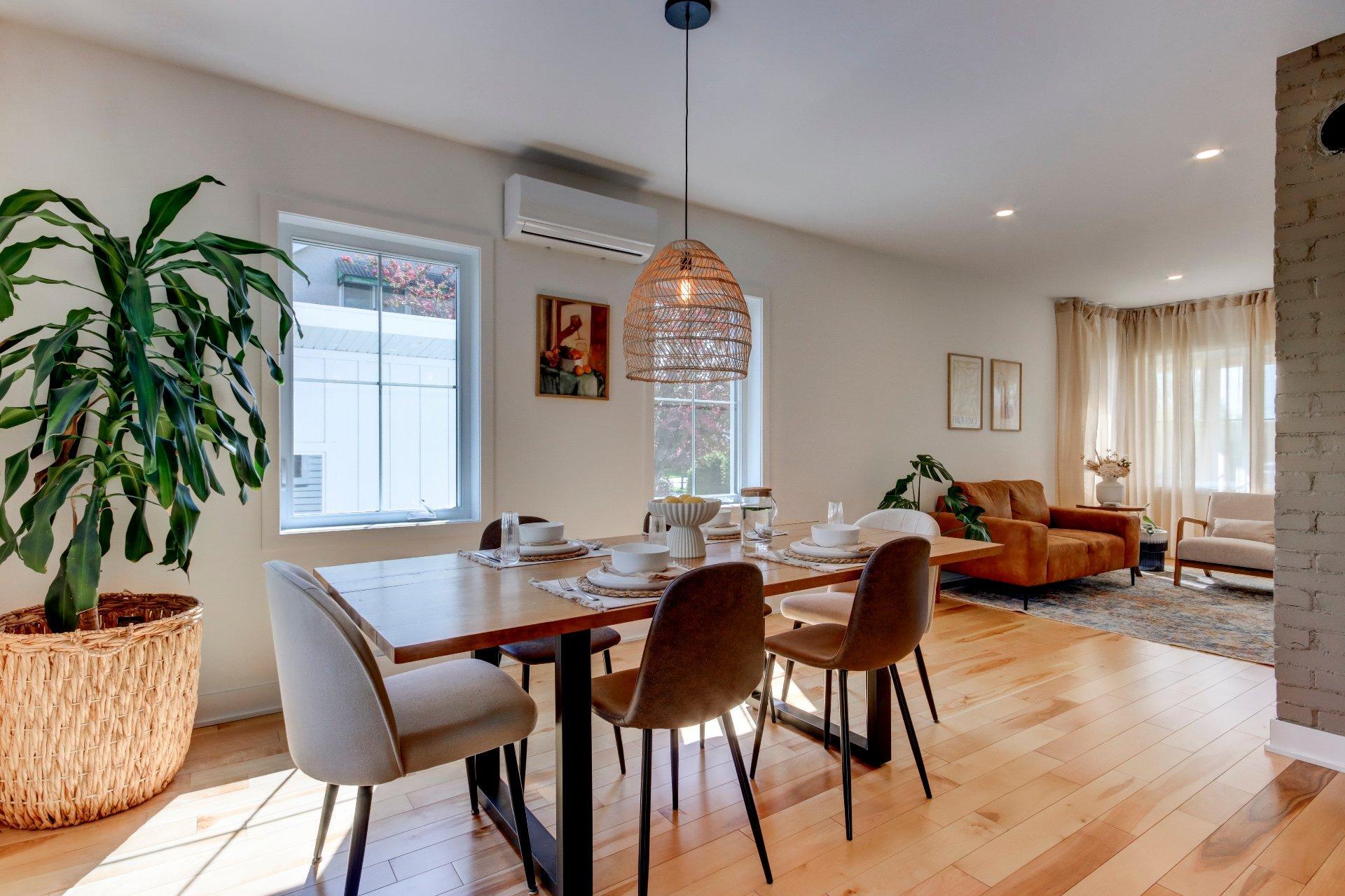 









315


Rue St-Laurent

,
Saint-Jean-sur-Richelieu,




QC
J3B1G7

