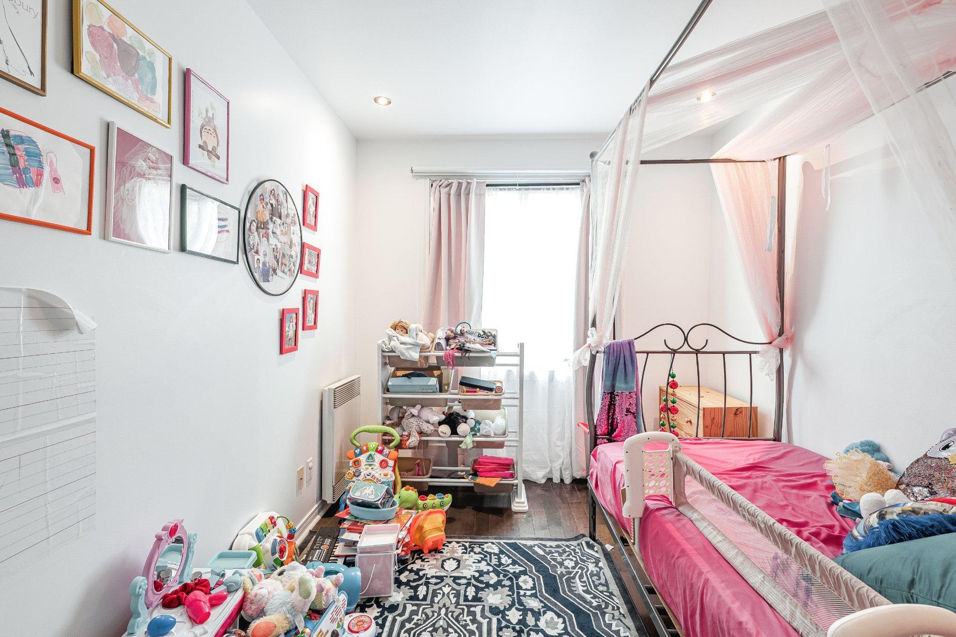 









6809

 - 6811


24e Avenue

,
Montréal (Rosemont/La Petite-Patrie),




QC
H1T3M8

