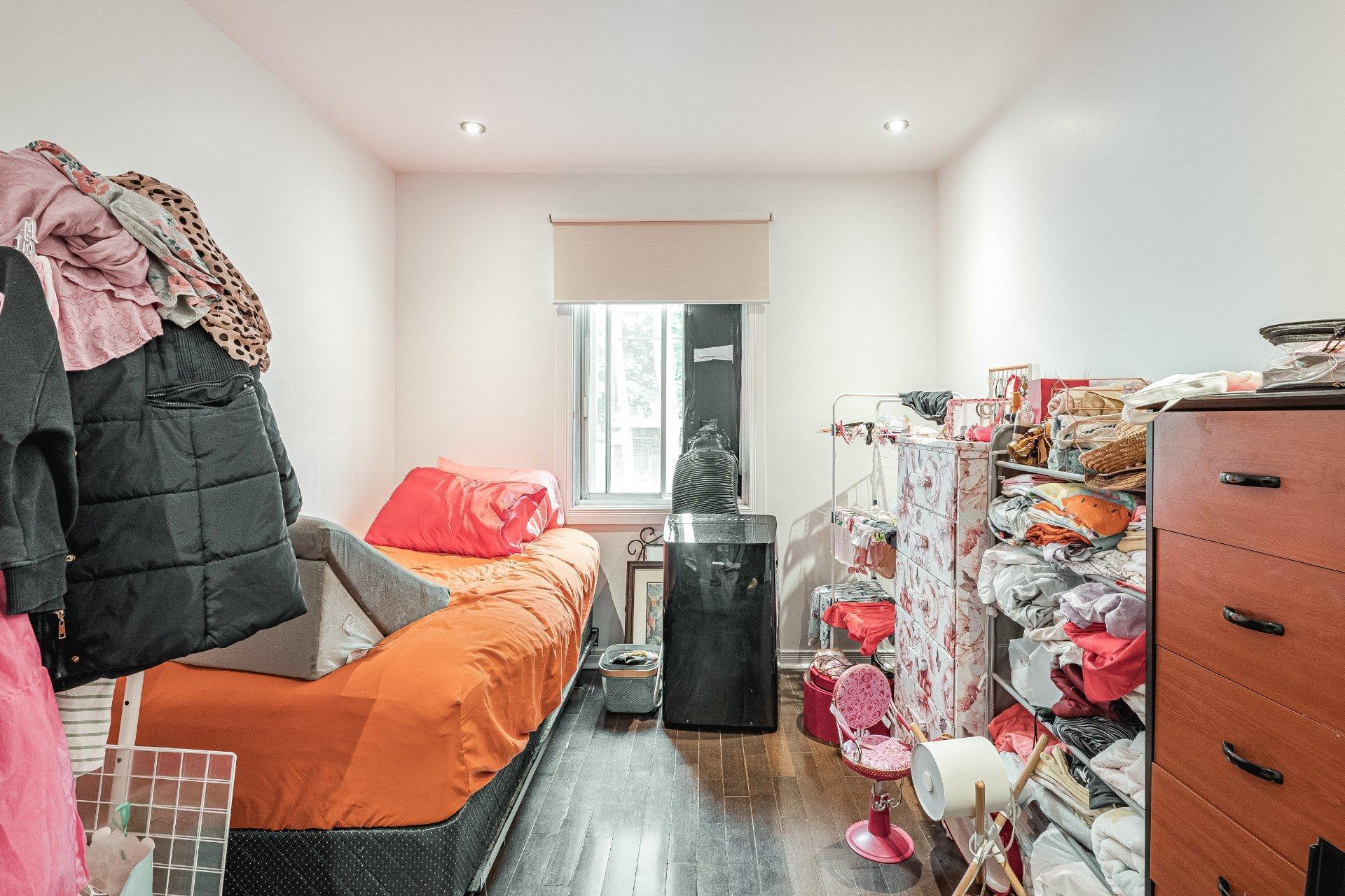 









6809

 - 6811


24e Avenue

,
Montréal (Rosemont/La Petite-Patrie),




QC
H1T3M8


