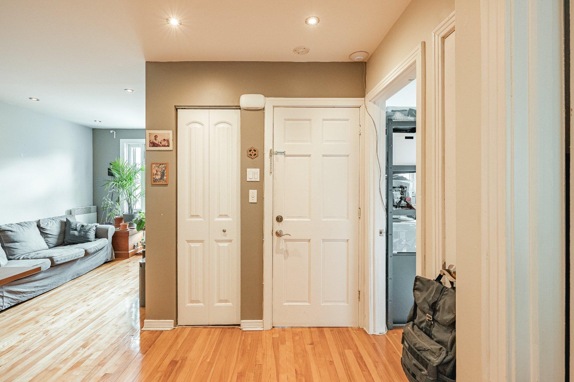 









6809

 - 6811


24e Avenue

,
Montréal (Rosemont/La Petite-Patrie),




QC
H1T3M8

