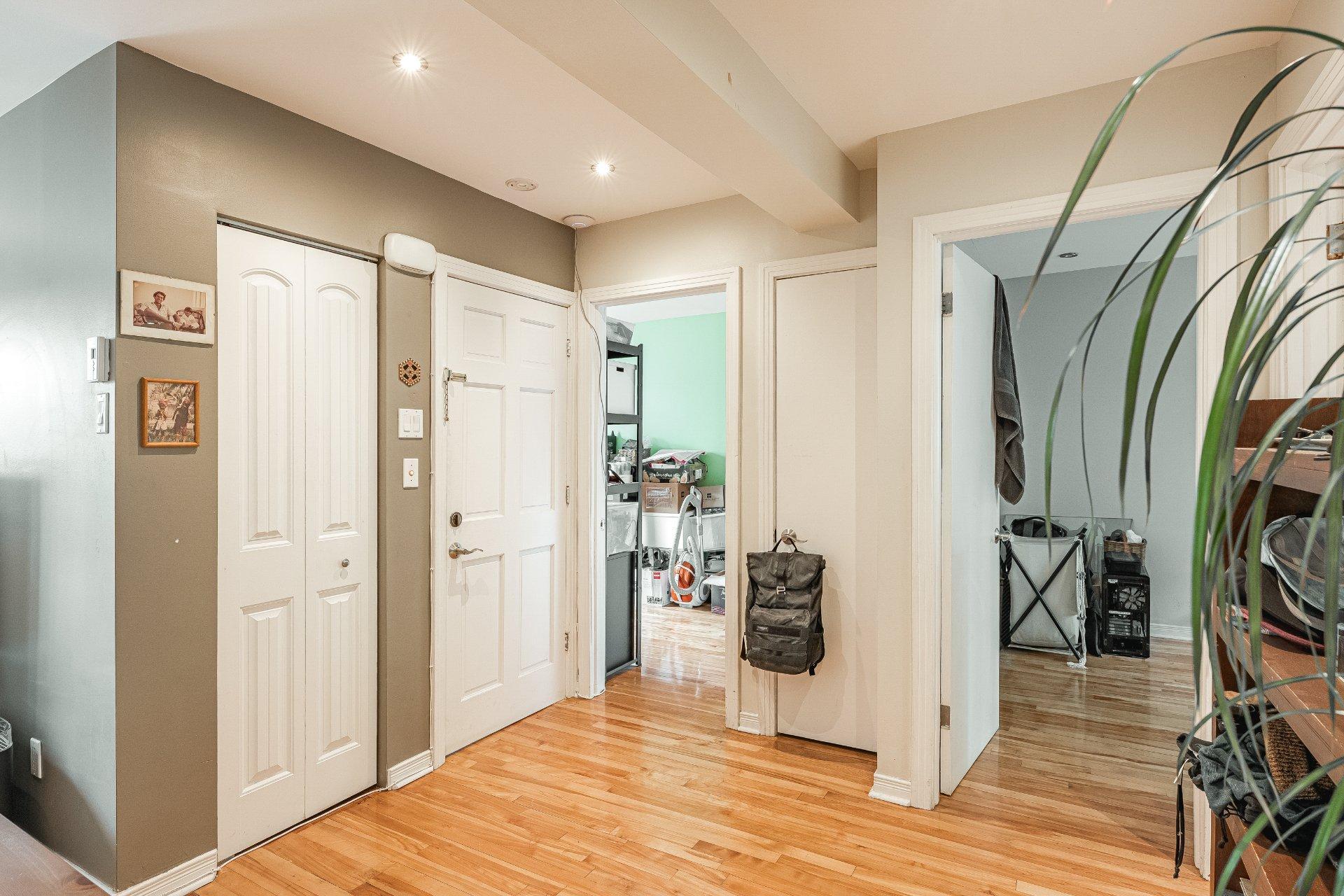 









6809

 - 6811


24e Avenue

,
Montréal (Rosemont/La Petite-Patrie),




QC
H1T3M8

