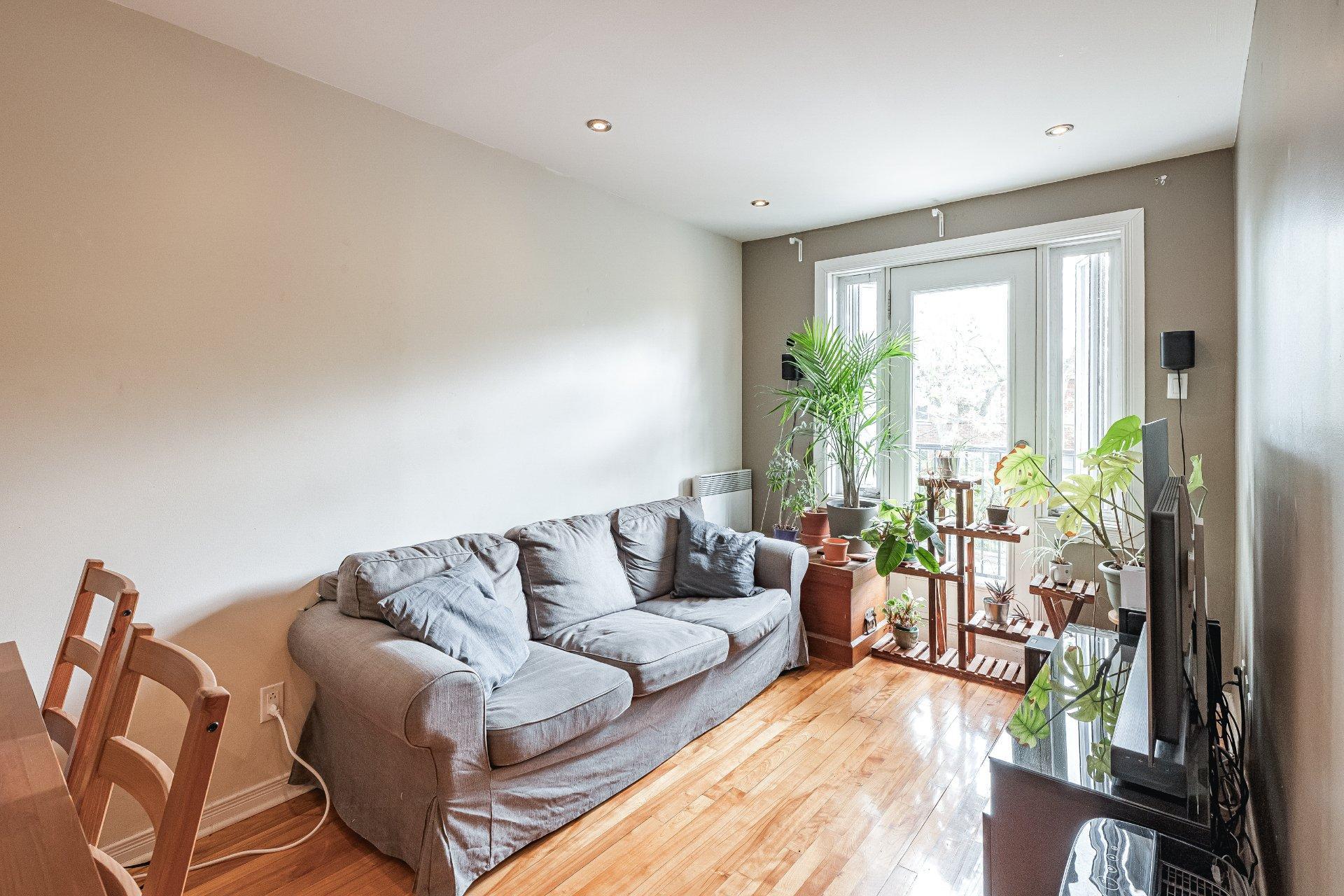 









6809

 - 6811


24e Avenue

,
Montréal (Rosemont/La Petite-Patrie),




QC
H1T3M8

