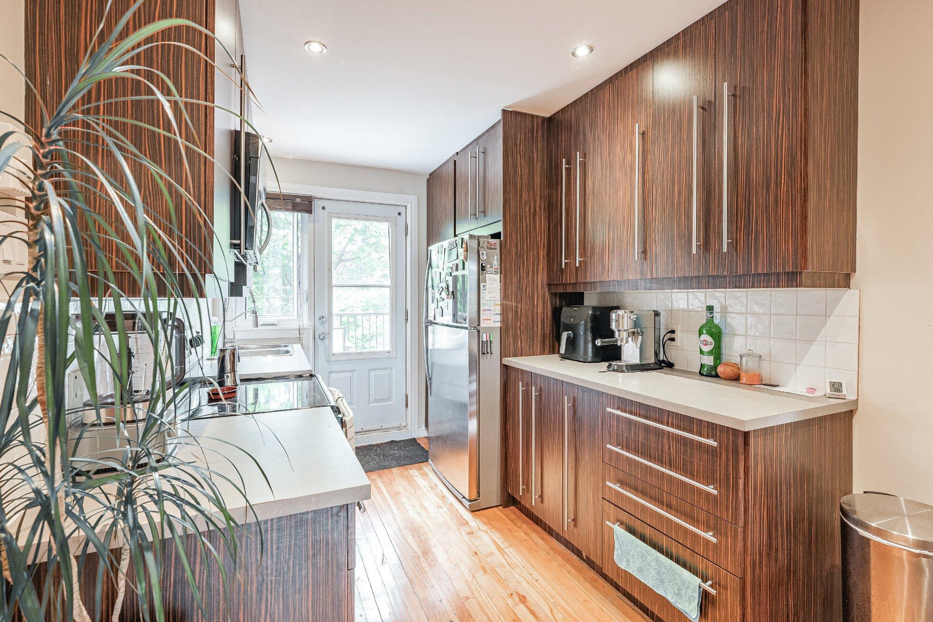 









6809

 - 6811


24e Avenue

,
Montréal (Rosemont/La Petite-Patrie),




QC
H1T3M8

