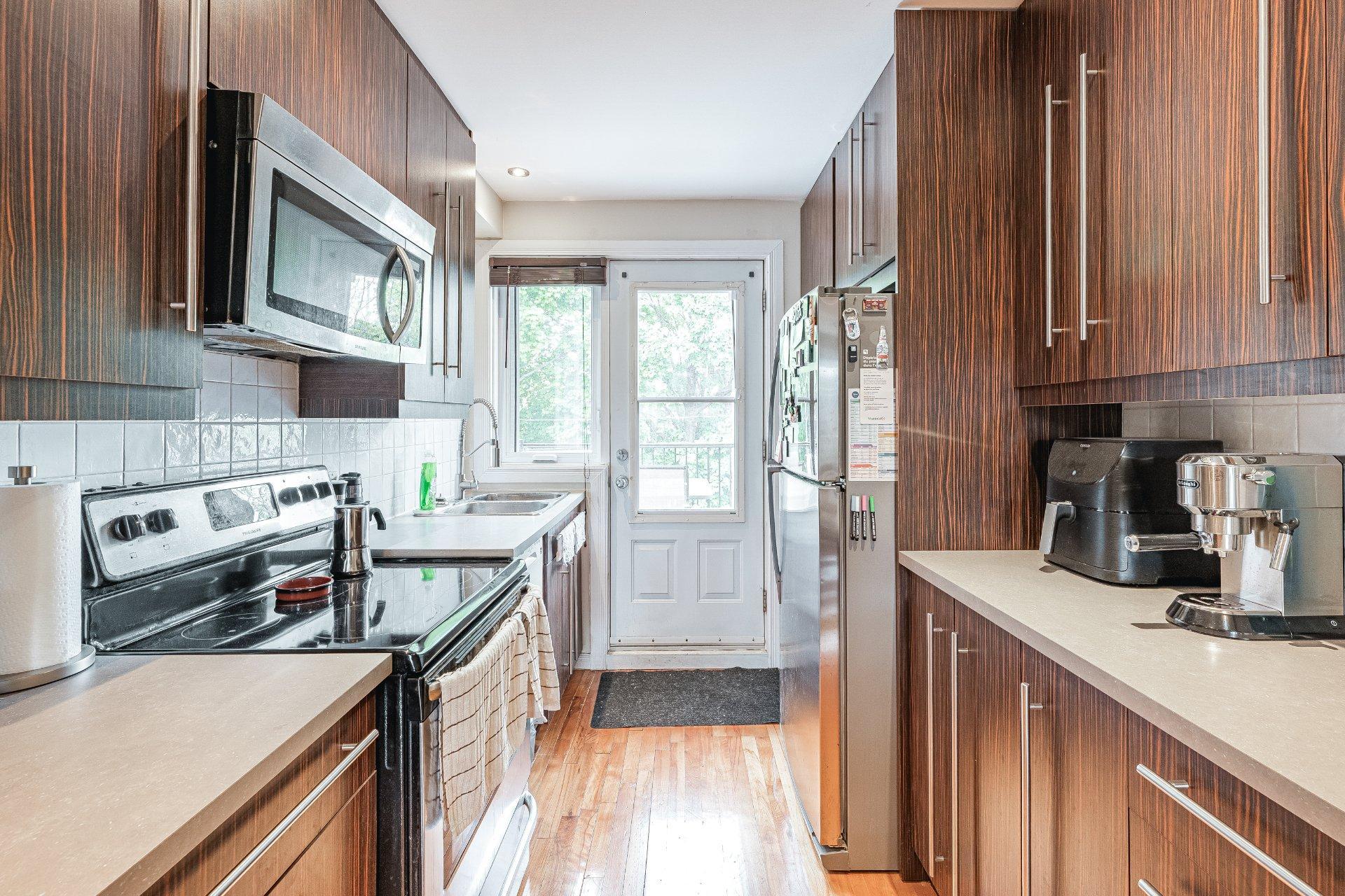 









6809

 - 6811


24e Avenue

,
Montréal (Rosemont/La Petite-Patrie),




QC
H1T3M8

