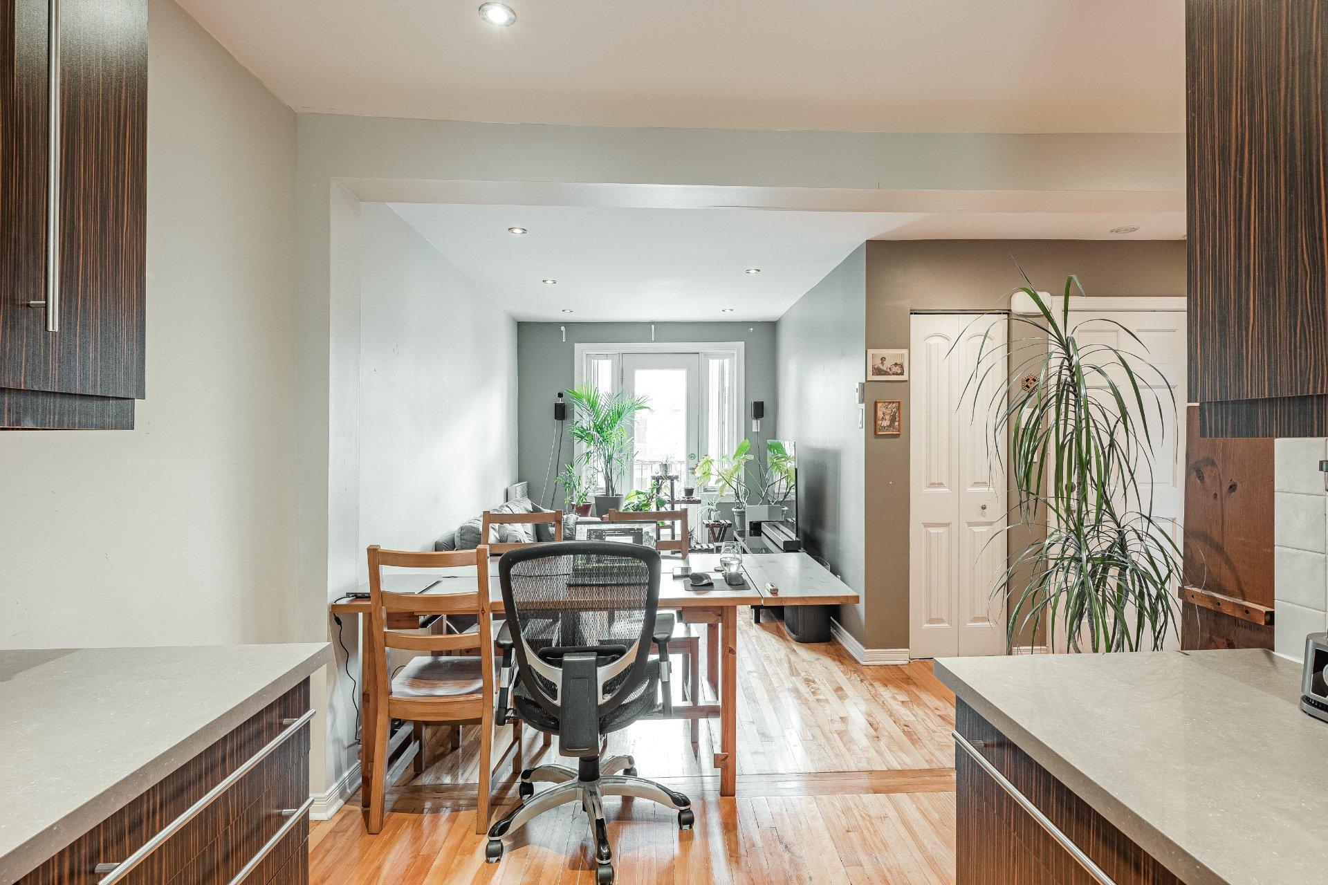 









6809

 - 6811


24e Avenue

,
Montréal (Rosemont/La Petite-Patrie),




QC
H1T3M8

