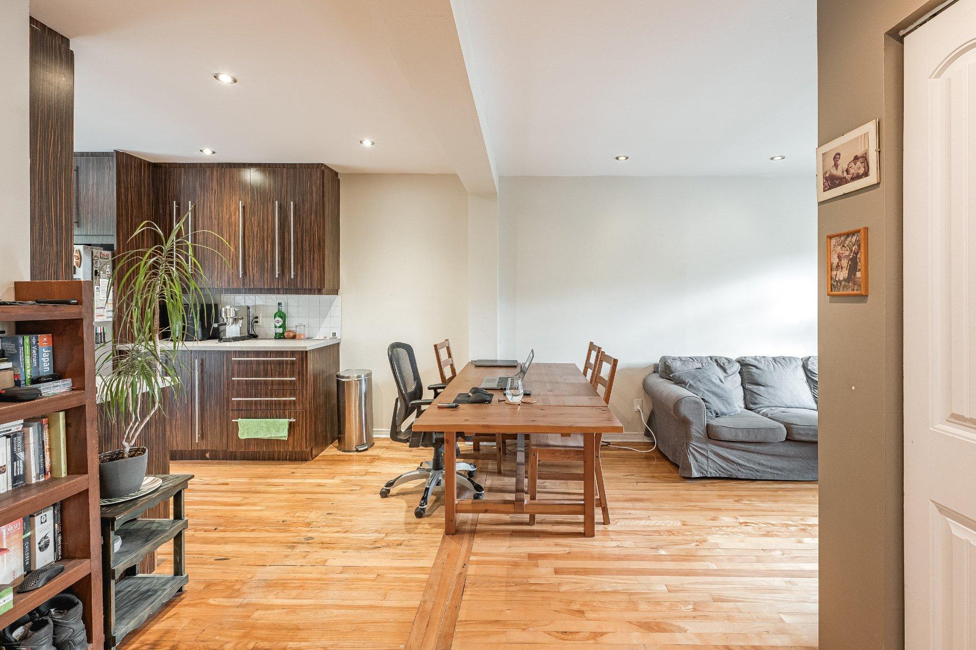 









6809

 - 6811


24e Avenue

,
Montréal (Rosemont/La Petite-Patrie),




QC
H1T3M8


