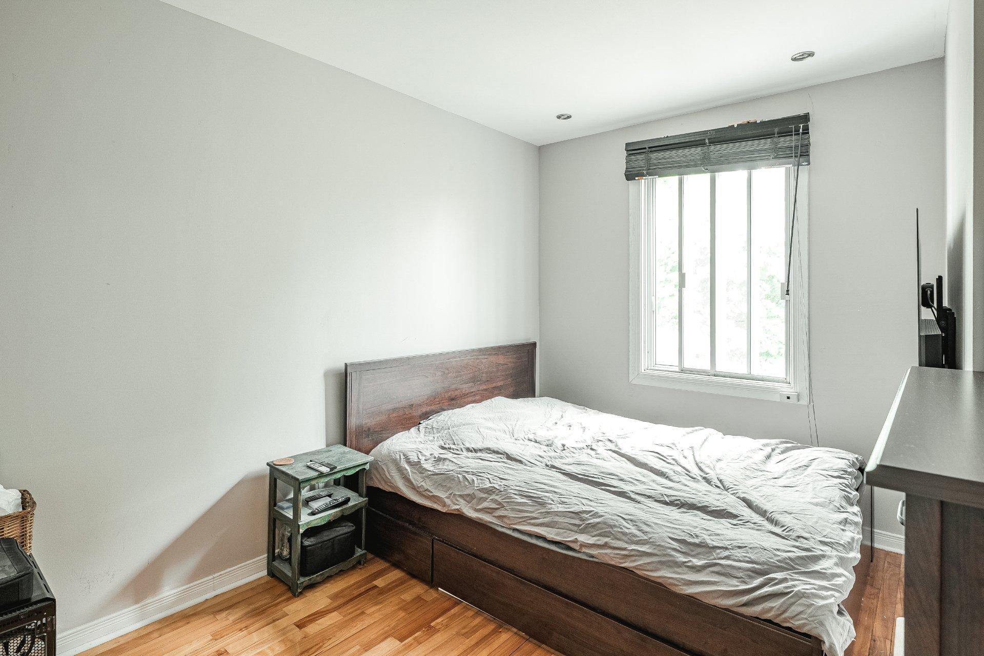 









6809

 - 6811


24e Avenue

,
Montréal (Rosemont/La Petite-Patrie),




QC
H1T3M8

