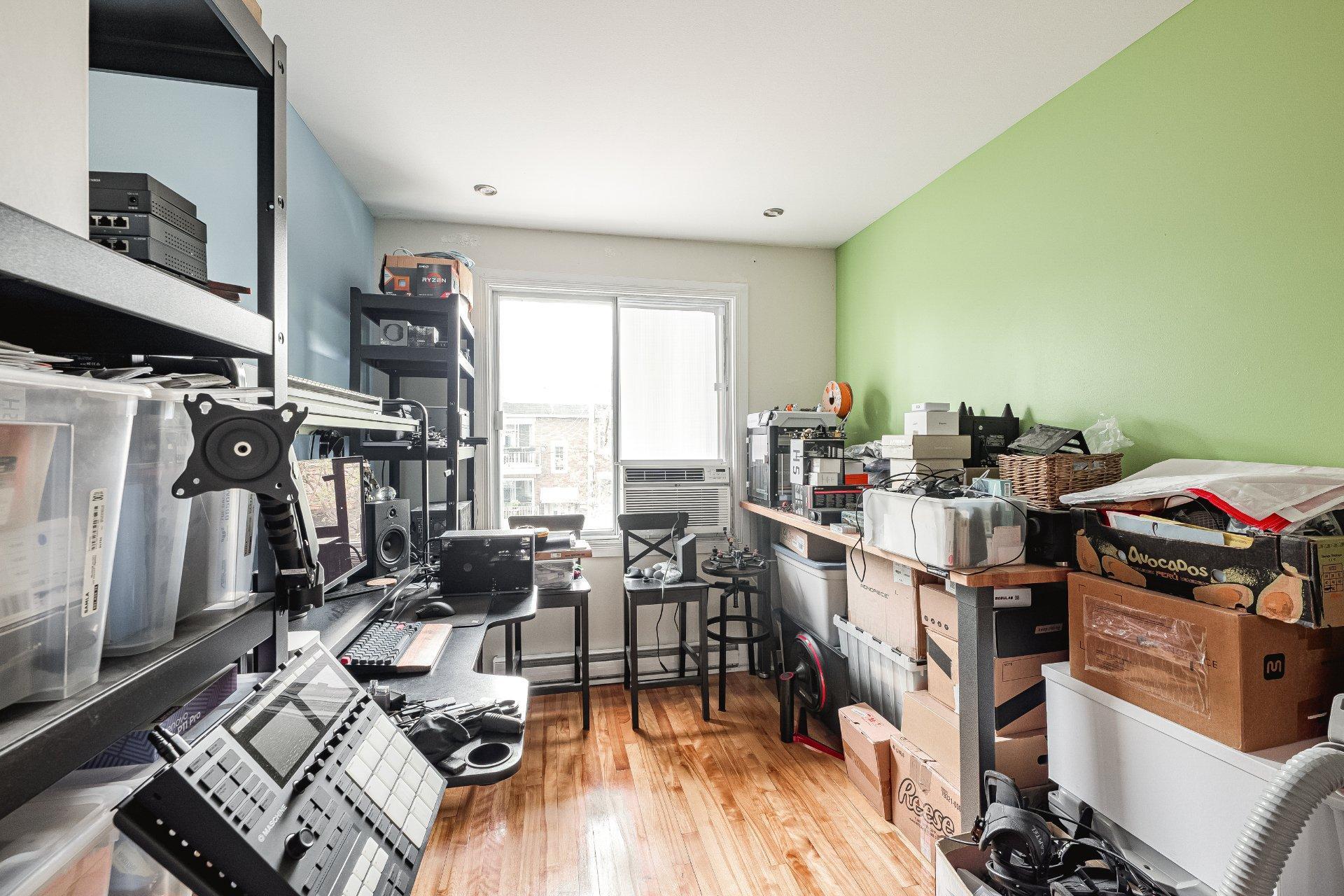 









6809

 - 6811


24e Avenue

,
Montréal (Rosemont/La Petite-Patrie),




QC
H1T3M8

