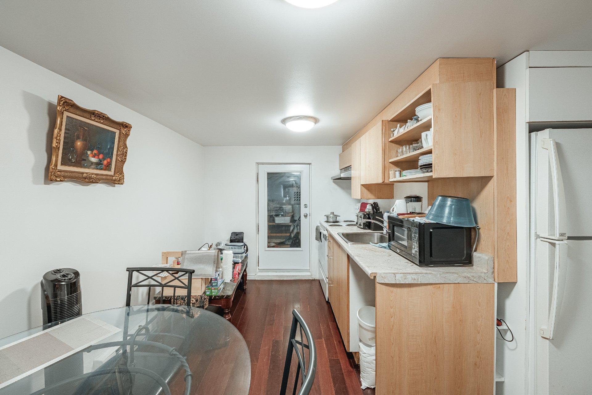 









6809

 - 6811


24e Avenue

,
Montréal (Rosemont/La Petite-Patrie),




QC
H1T3M8

