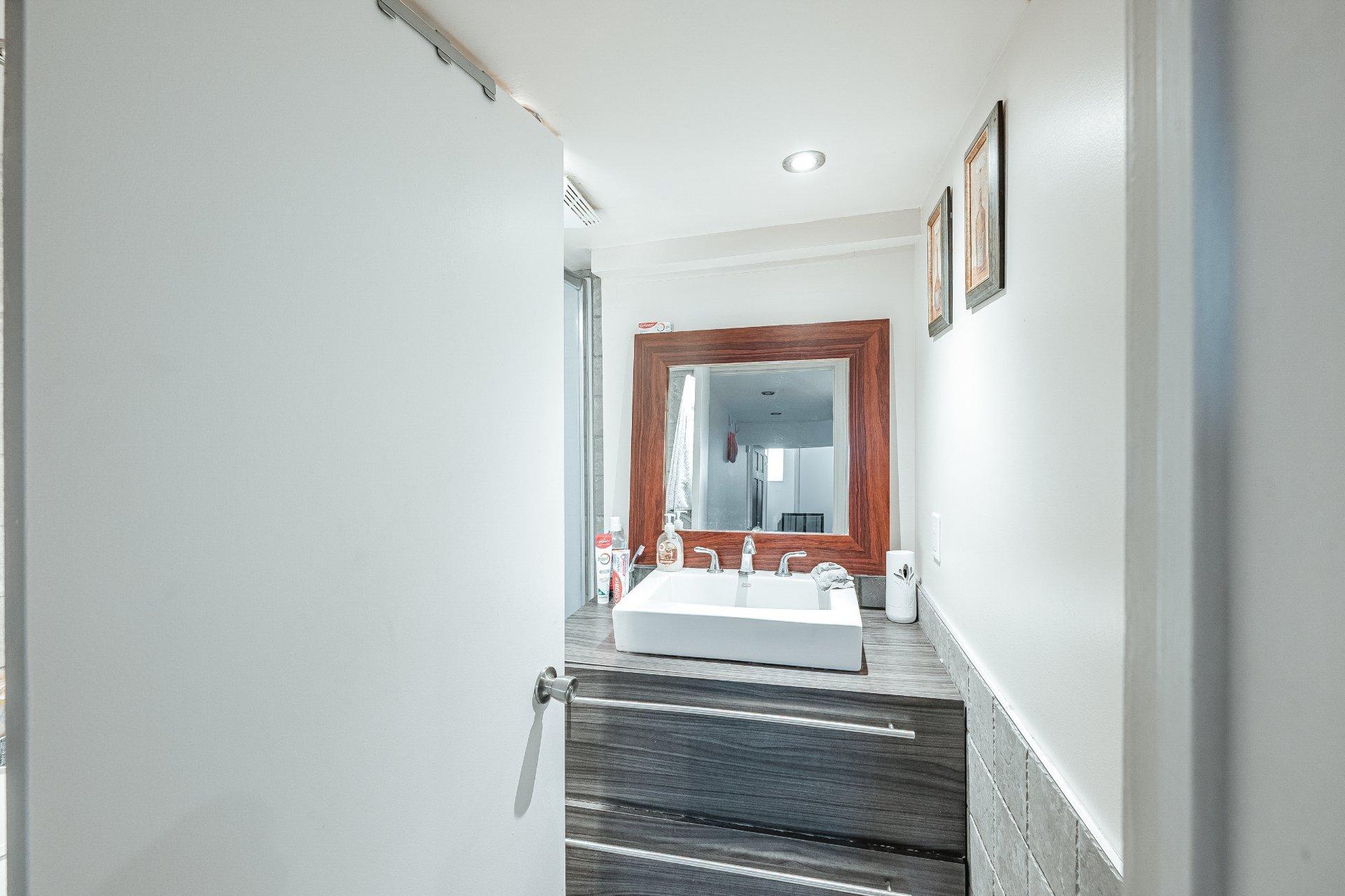 









6809

 - 6811


24e Avenue

,
Montréal (Rosemont/La Petite-Patrie),




QC
H1T3M8

