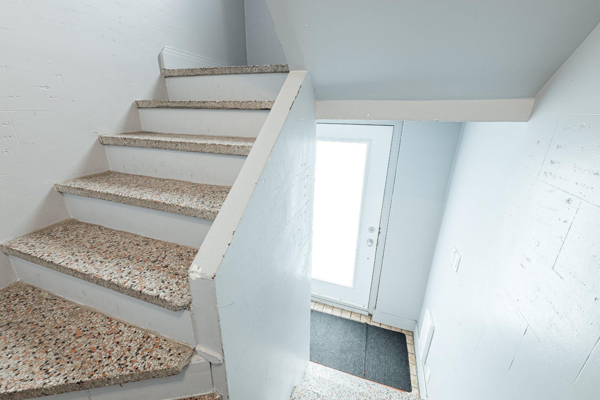 









6809

 - 6811


24e Avenue

,
Montréal (Rosemont/La Petite-Patrie),




QC
H1T3M8

