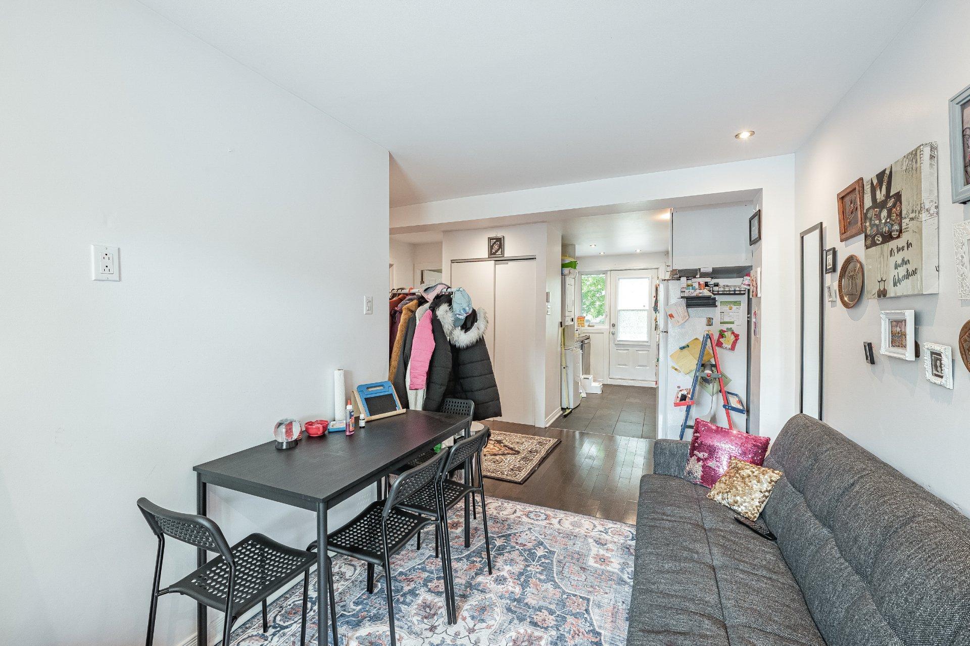 









6809

 - 6811


24e Avenue

,
Montréal (Rosemont/La Petite-Patrie),




QC
H1T3M8

