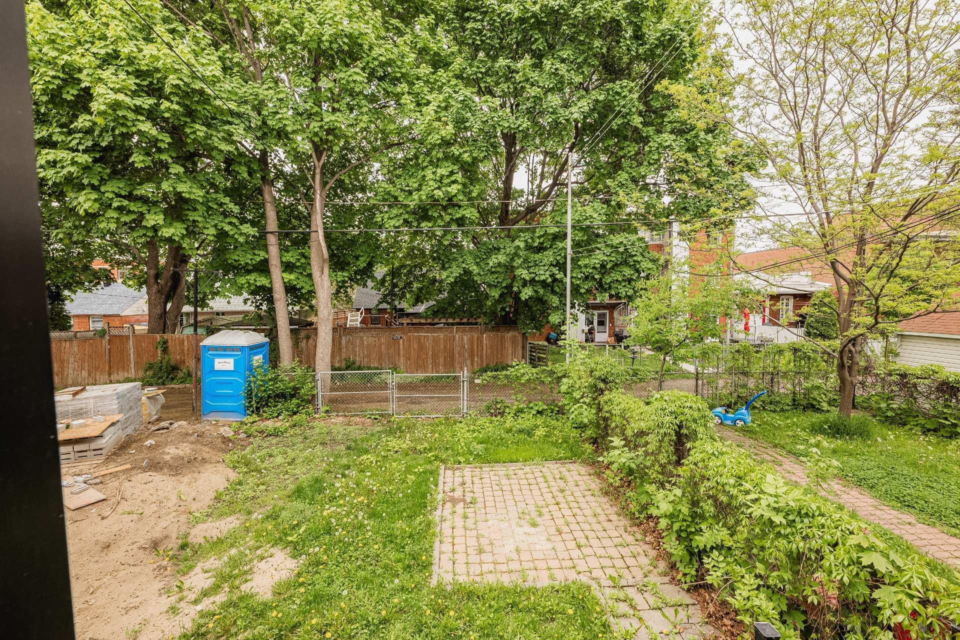 









6809

 - 6811


24e Avenue

,
Montréal (Rosemont/La Petite-Patrie),




QC
H1T3M8

