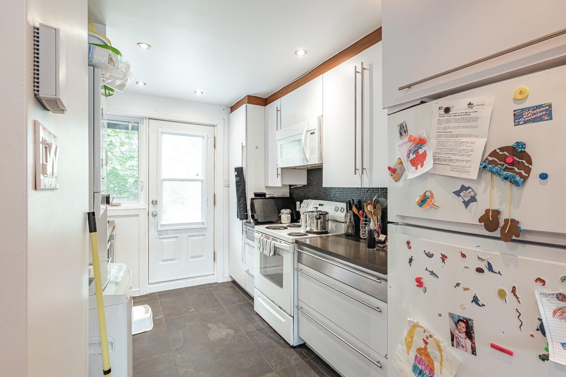 









6809

 - 6811


24e Avenue

,
Montréal (Rosemont/La Petite-Patrie),




QC
H1T3M8

