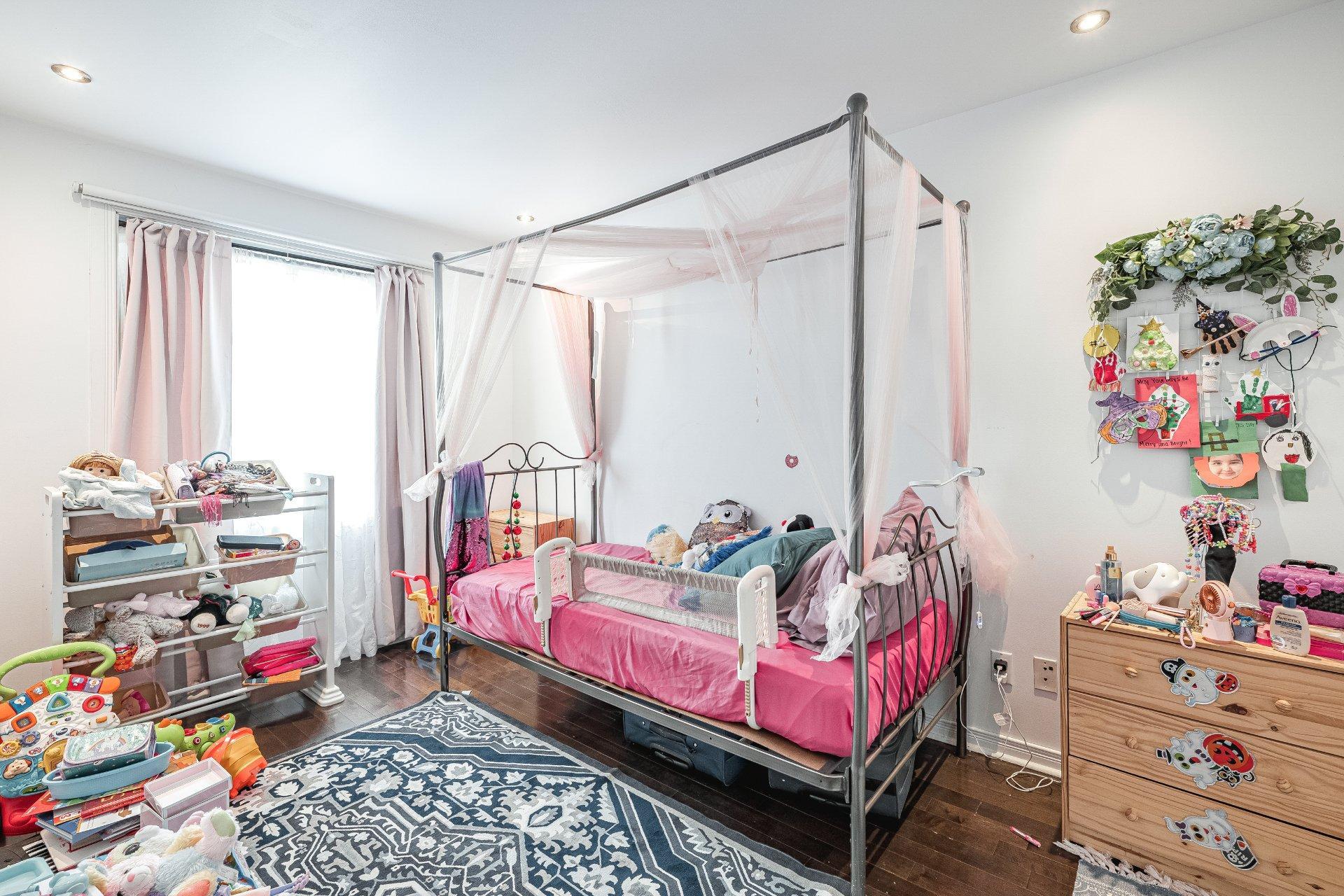 









6809

 - 6811


24e Avenue

,
Montréal (Rosemont/La Petite-Patrie),




QC
H1T3M8

