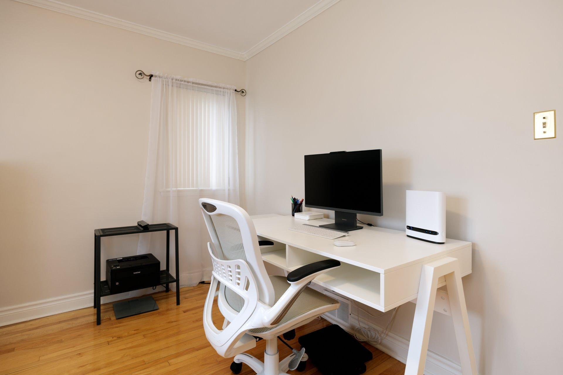 









41


Av. Charles

,
Pointe-Claire,




QC
H9R4K6

