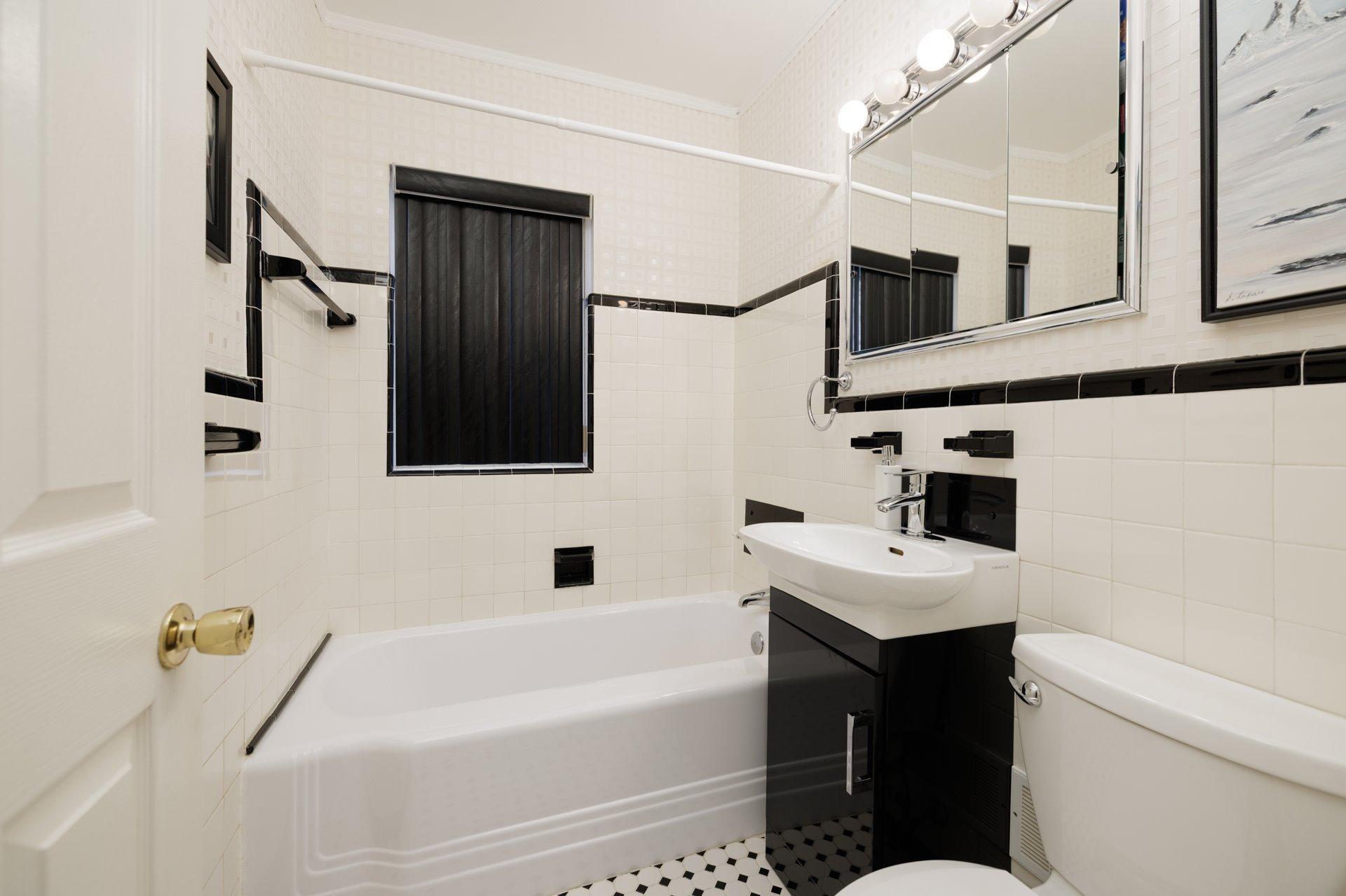 









41


Av. Charles

,
Pointe-Claire,




QC
H9R4K6

