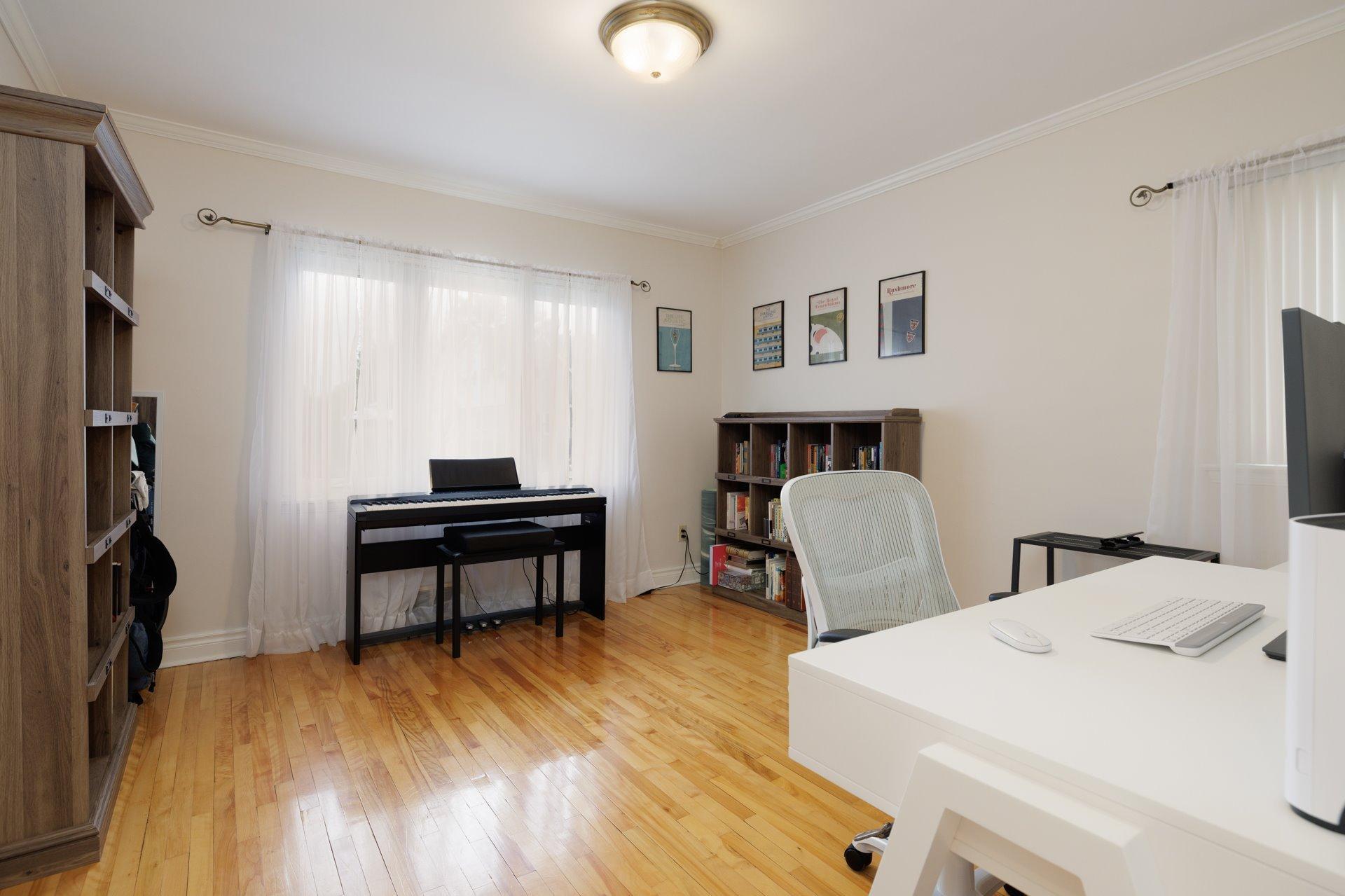 









41


Av. Charles

,
Pointe-Claire,




QC
H9R4K6

