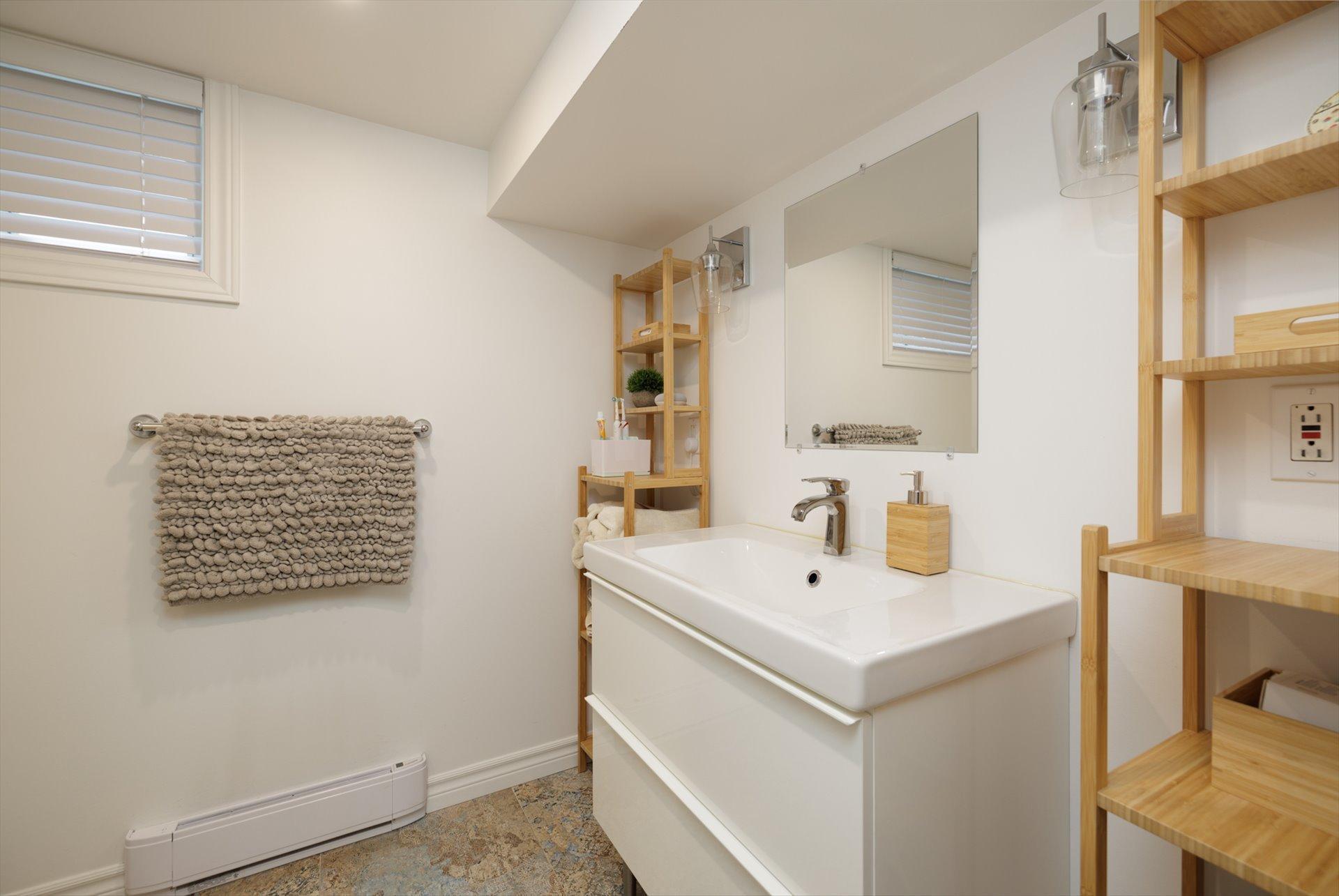 









41


Av. Charles

,
Pointe-Claire,




QC
H9R4K6

