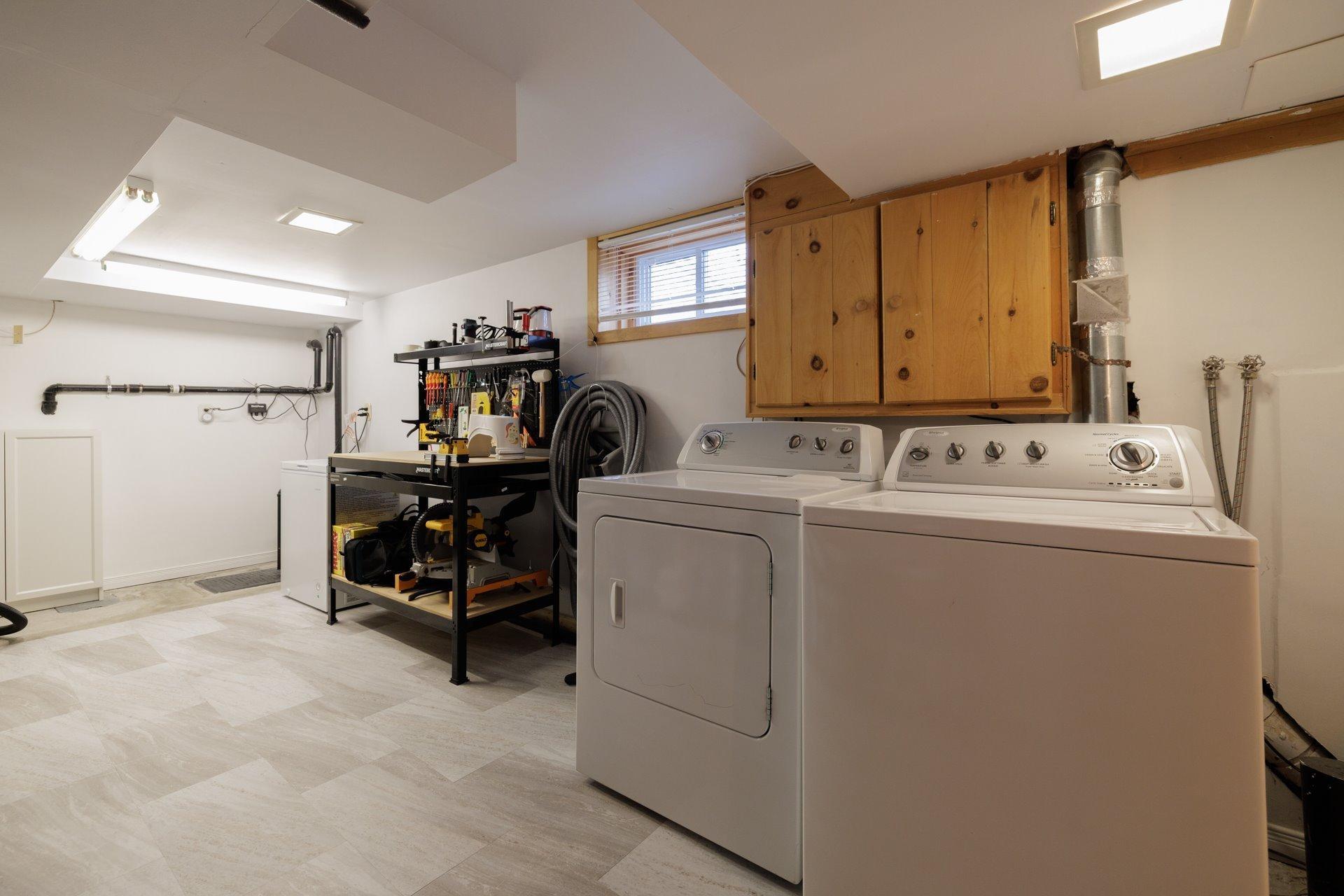 









41


Av. Charles

,
Pointe-Claire,




QC
H9R4K6

