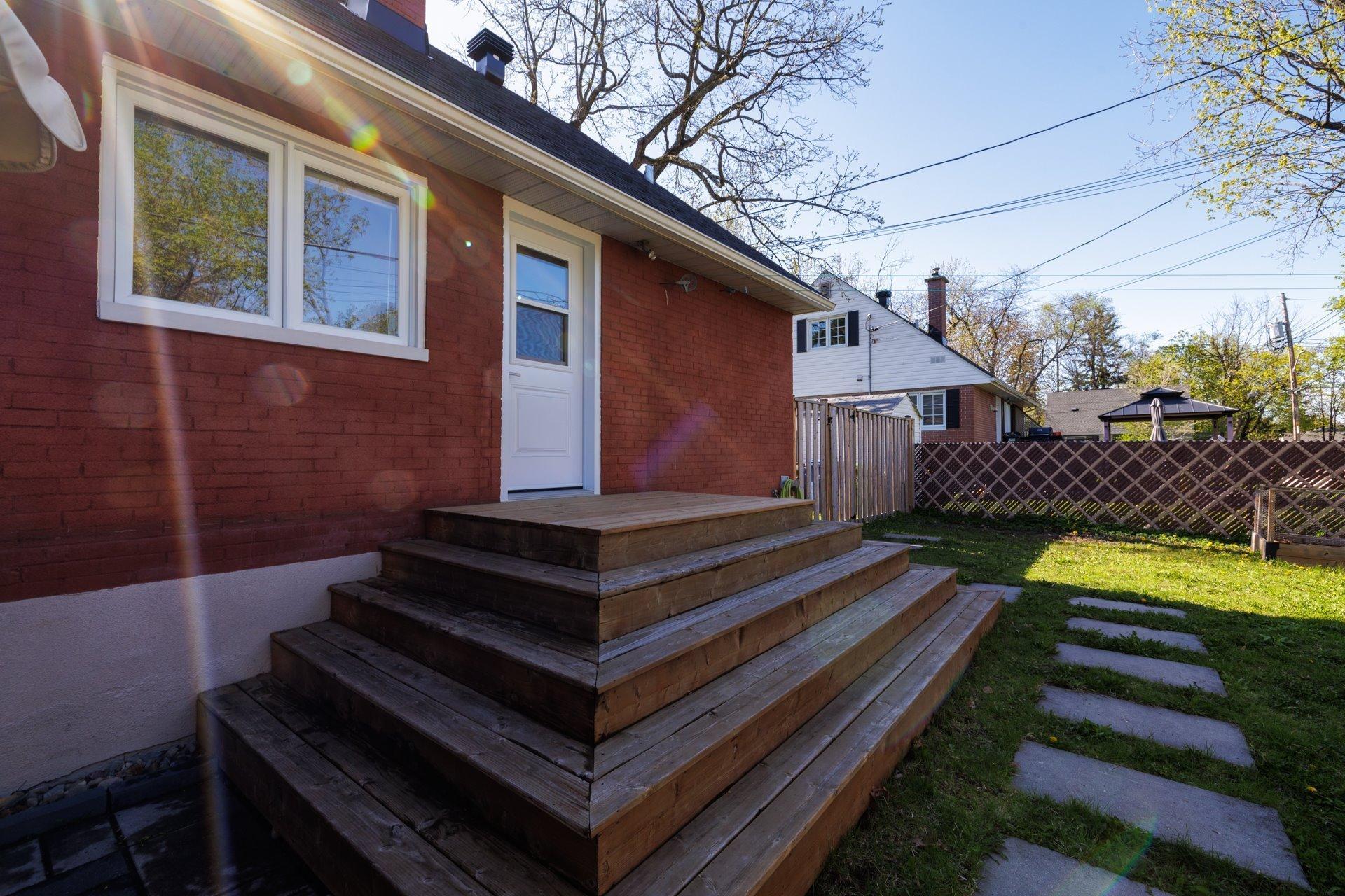 









41


Av. Charles

,
Pointe-Claire,




QC
H9R4K6

