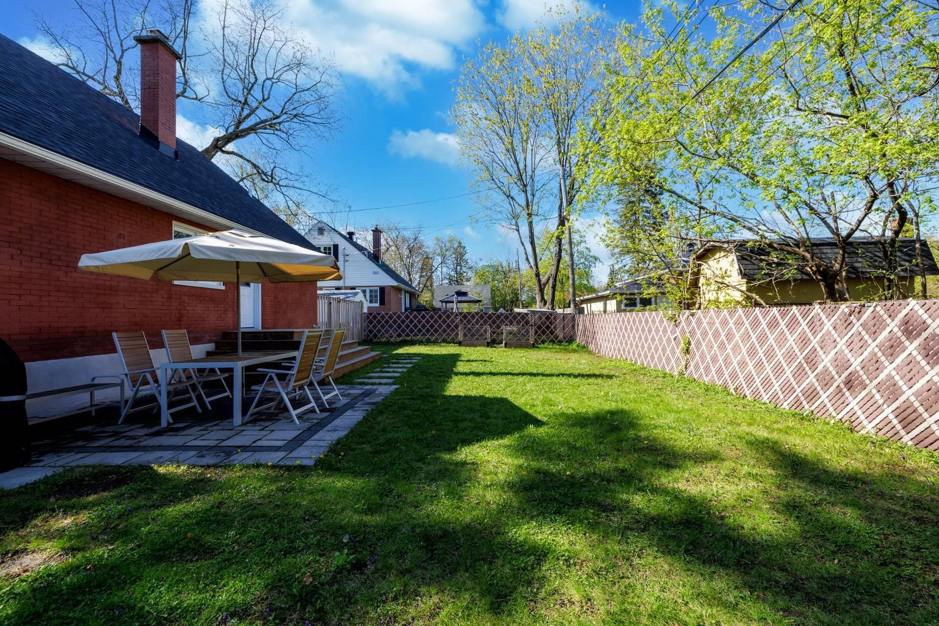 









41


Av. Charles

,
Pointe-Claire,




QC
H9R4K6

