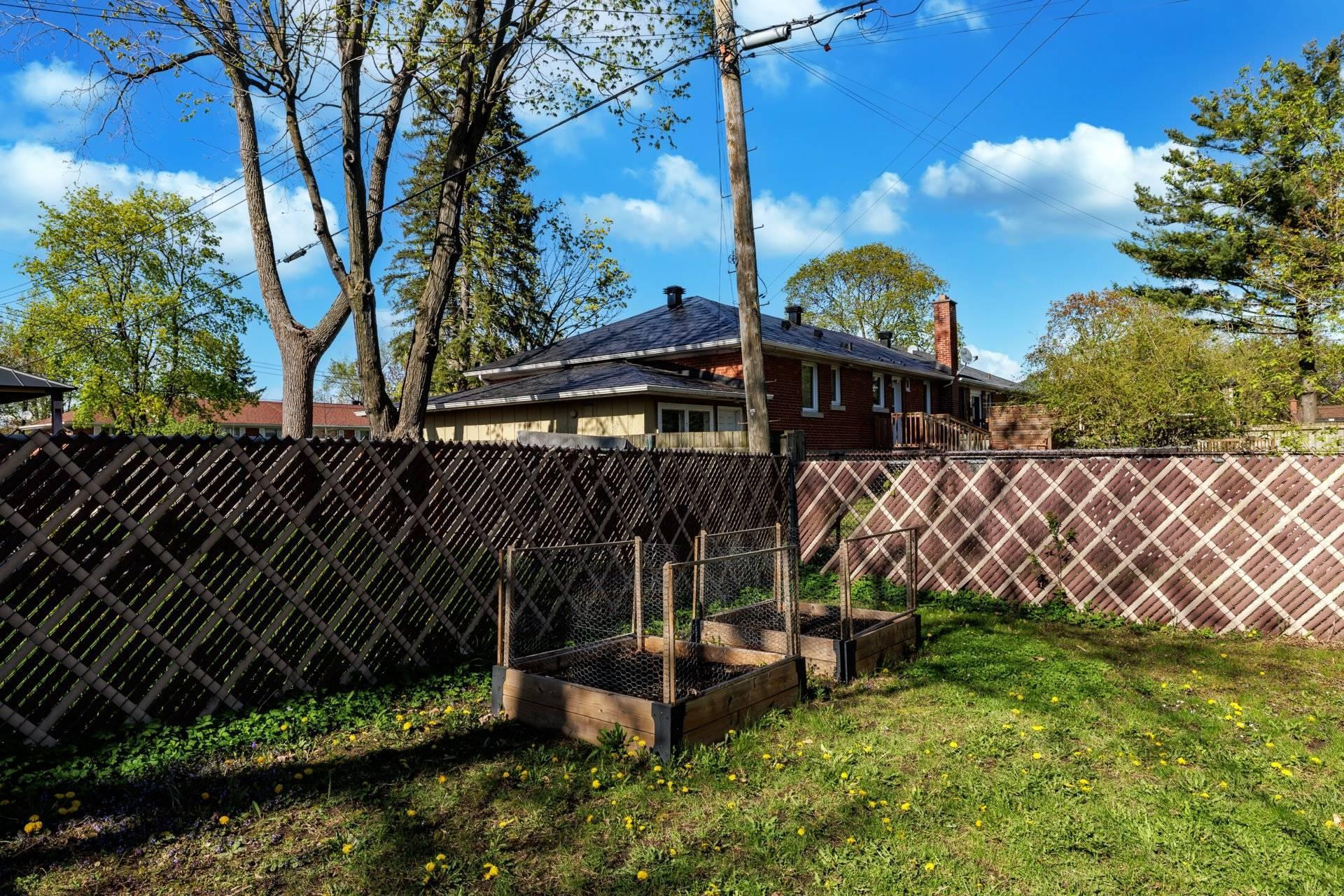 









41


Av. Charles

,
Pointe-Claire,




QC
H9R4K6

