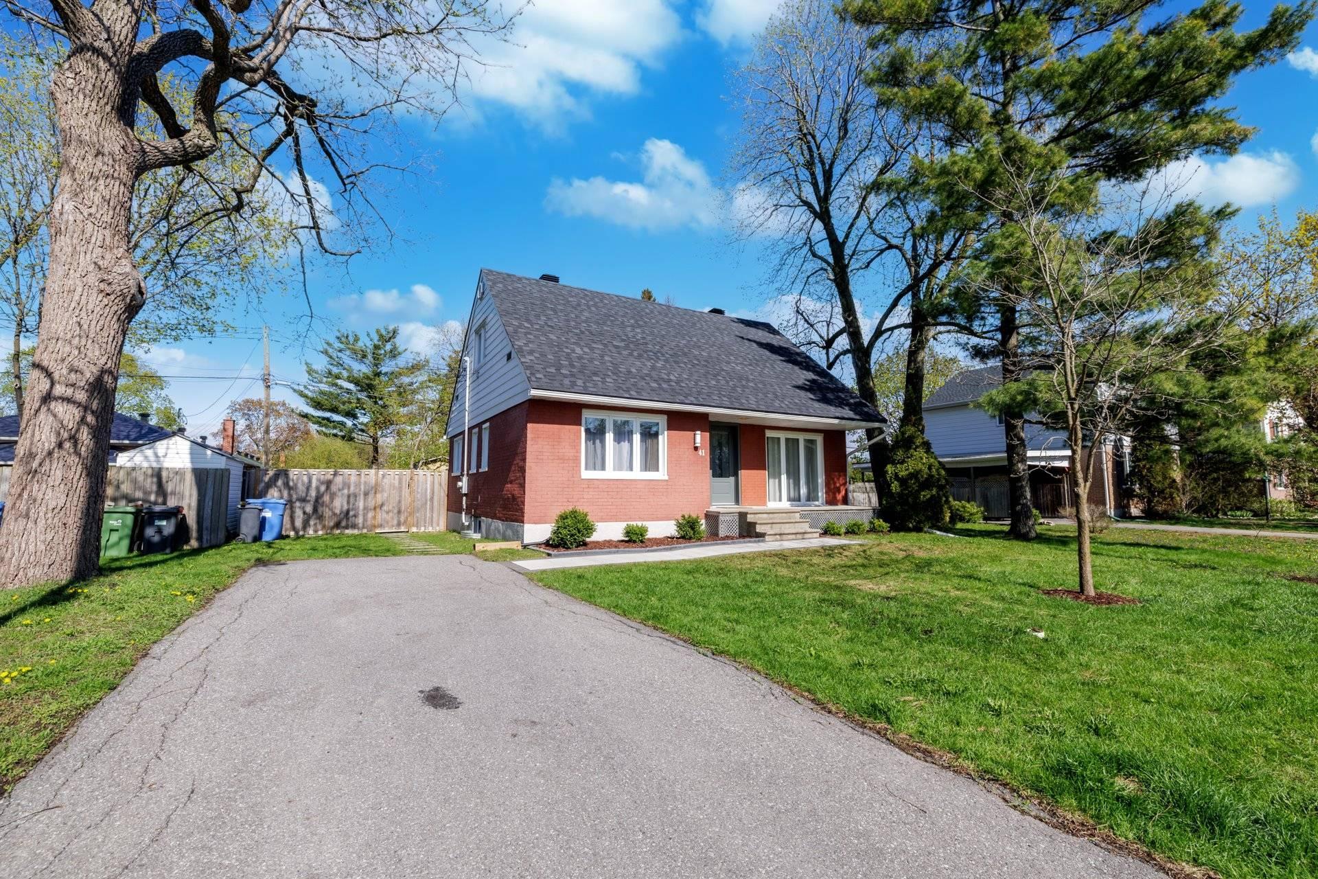 









41


Av. Charles

,
Pointe-Claire,




QC
H9R4K6

