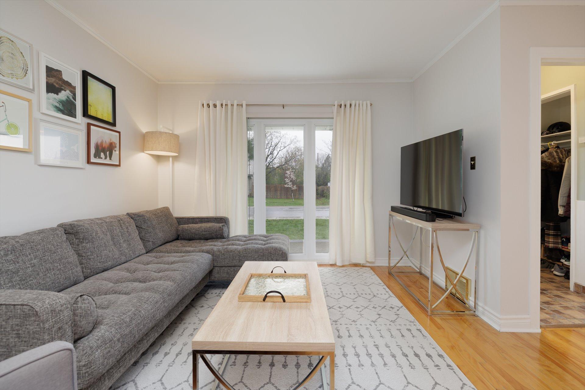 









41


Av. Charles

,
Pointe-Claire,




QC
H9R4K6

