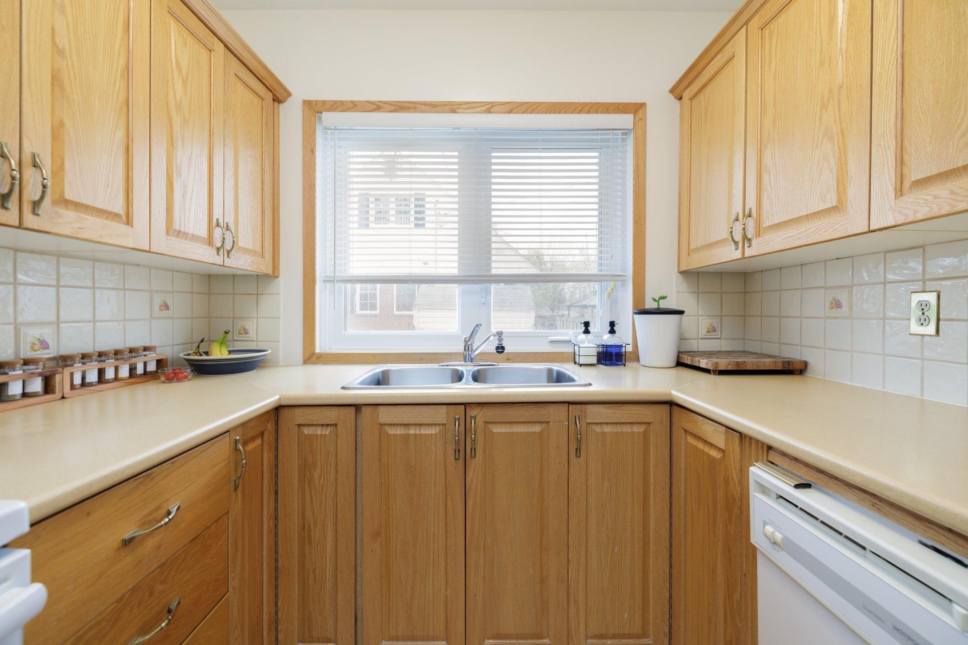 









41


Av. Charles

,
Pointe-Claire,




QC
H9R4K6

