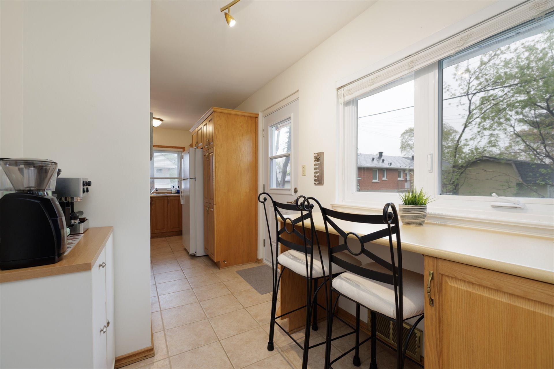 









41


Av. Charles

,
Pointe-Claire,




QC
H9R4K6

