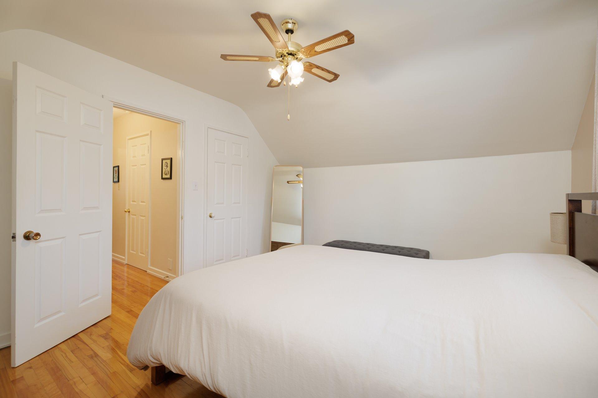 









41


Av. Charles

,
Pointe-Claire,




QC
H9R4K6


