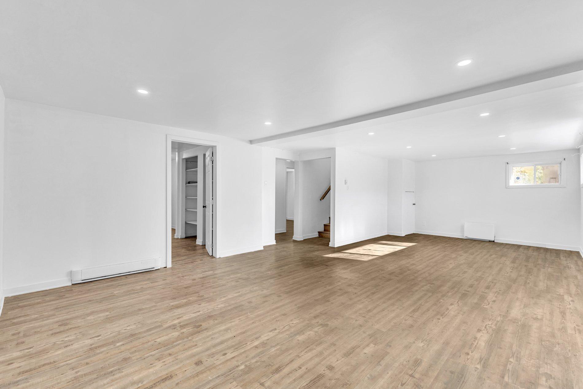 









121


Rue Nadon

,
Laval (Sainte-Rose),




QC
H7L1T4

